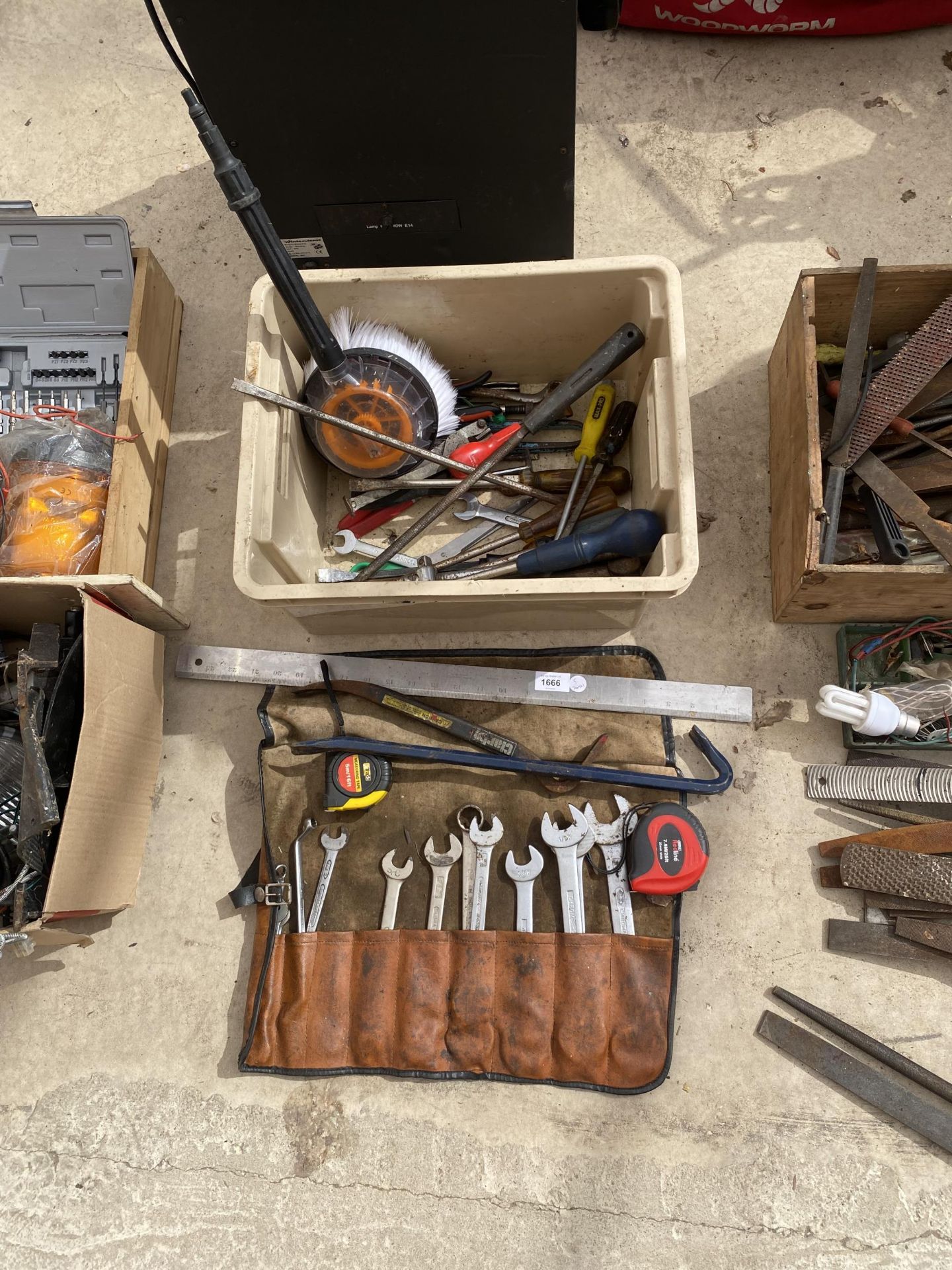 A MIXED LOT OF VINTAGE TOOLS, SPANNER SET IN FOLDING CASE ETC