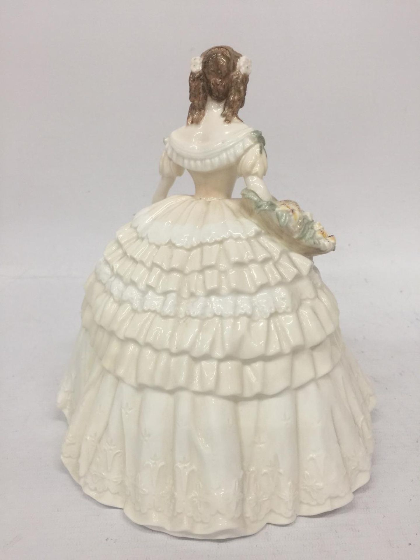A STUNNING COALPORT FIGURINE FROM "THE FOUR FLOWERS COLLECTION" SCULPTED BY JACK GLYUNN AND BEING - Image 3 of 5