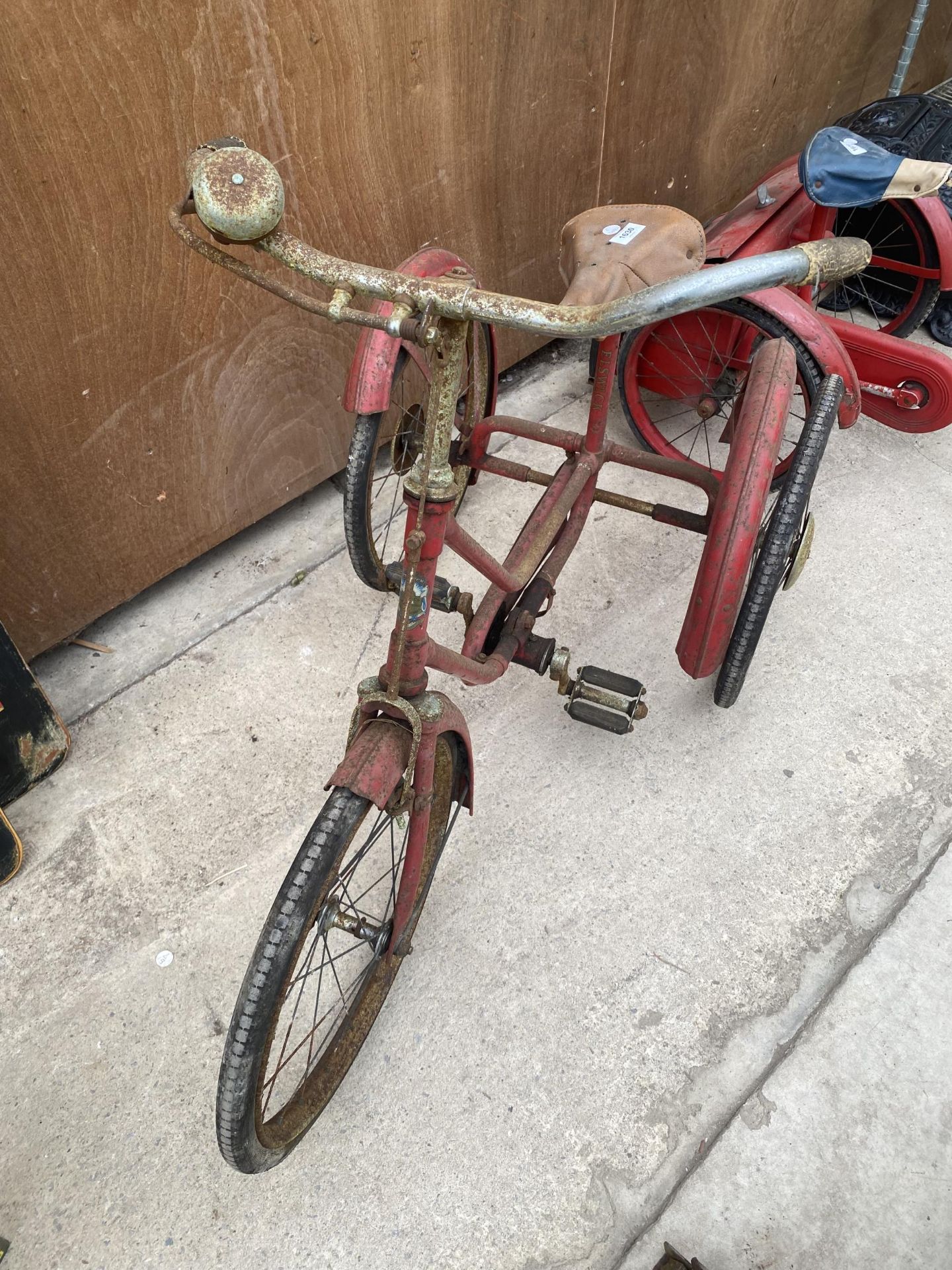 A VINTAGE 1950'S TRICYCLE - Image 3 of 4