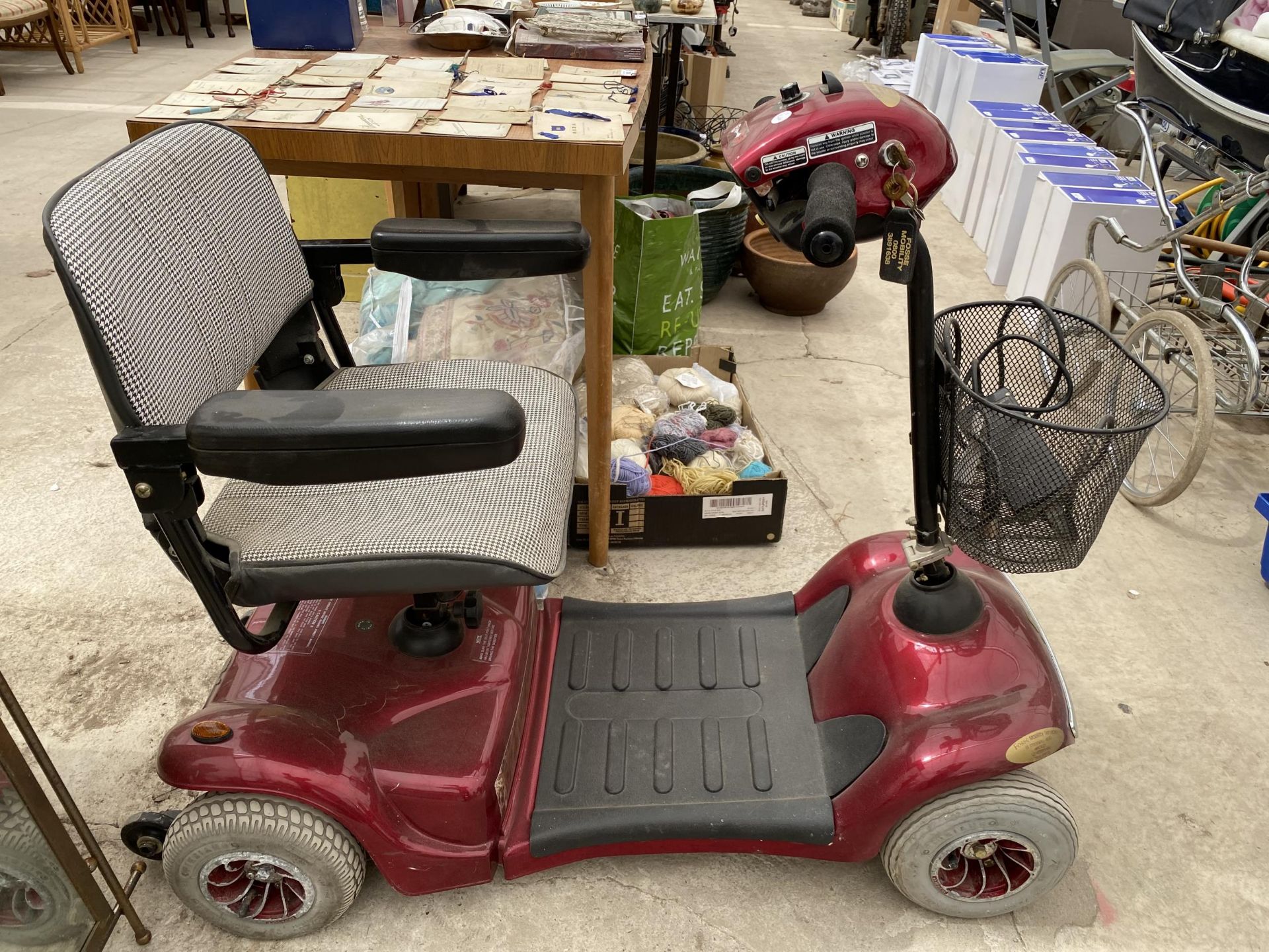 A SHOPRIDER DELUXE MOBILITY SCOOTER WITH KEY AND CHARGER - Image 2 of 6