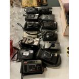 A COLLECTION OF VINTAGE CAMERAS TO INCLUDE PRAKTICA SPORT, PENTAX AF ZOOM, HANIMEX 35 DUAL LENS,