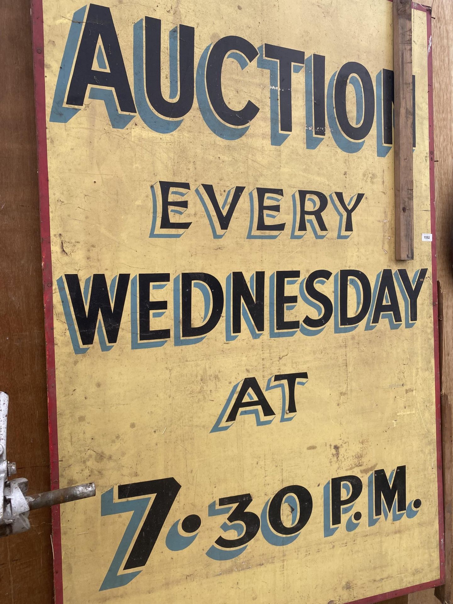 A VINTAGE WOODEN 'AUCTION EVERY WEDNESDAY' SIGN - Image 3 of 3