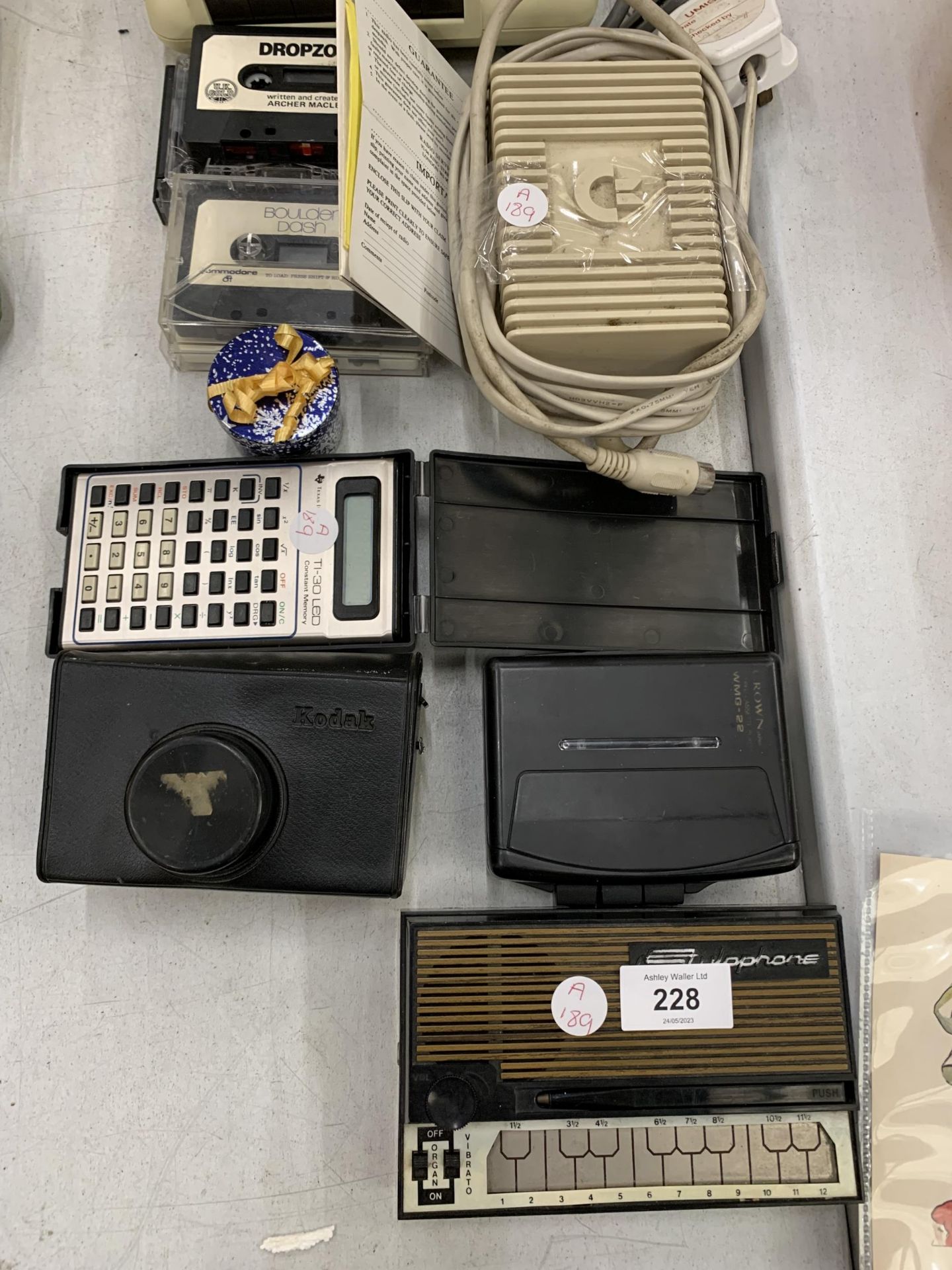 A MIXED LOT TO INCLUDE COMMODORE CONSOLE, KODAK CAMERA ETC - Image 4 of 4