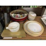 A QUANTITY OF CERAMIC ITEMS TO INCLUDE A PESTLE AND MORTAR, LARGE GREEN AND GOLD PLATES, BOWLS,