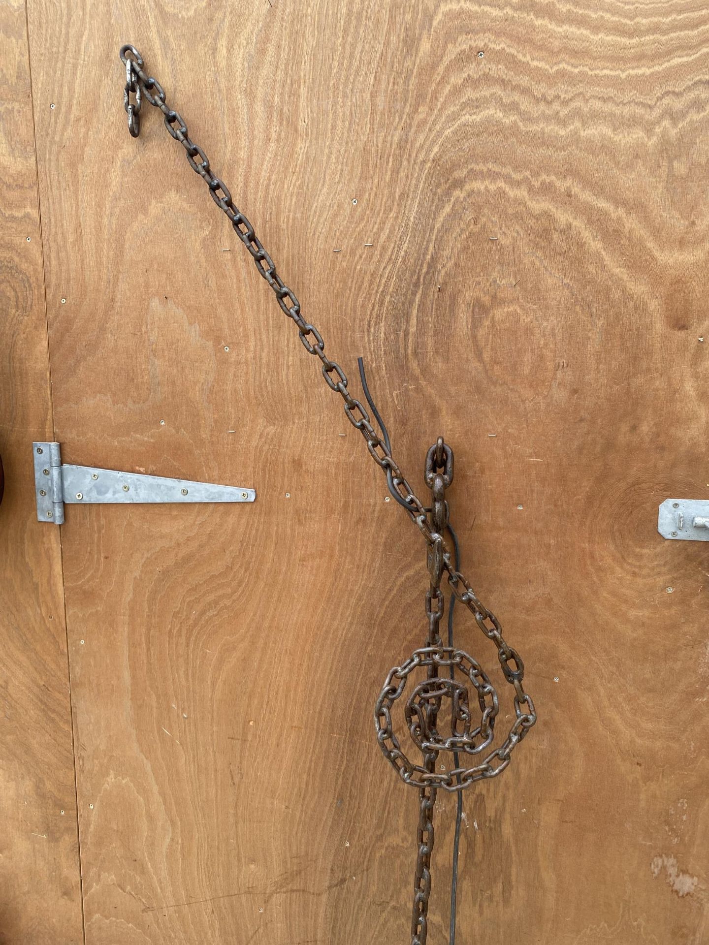 A VINTAGE STYLE CHAIN DESIGN LAMP/SIGN BRACKET - Image 4 of 6