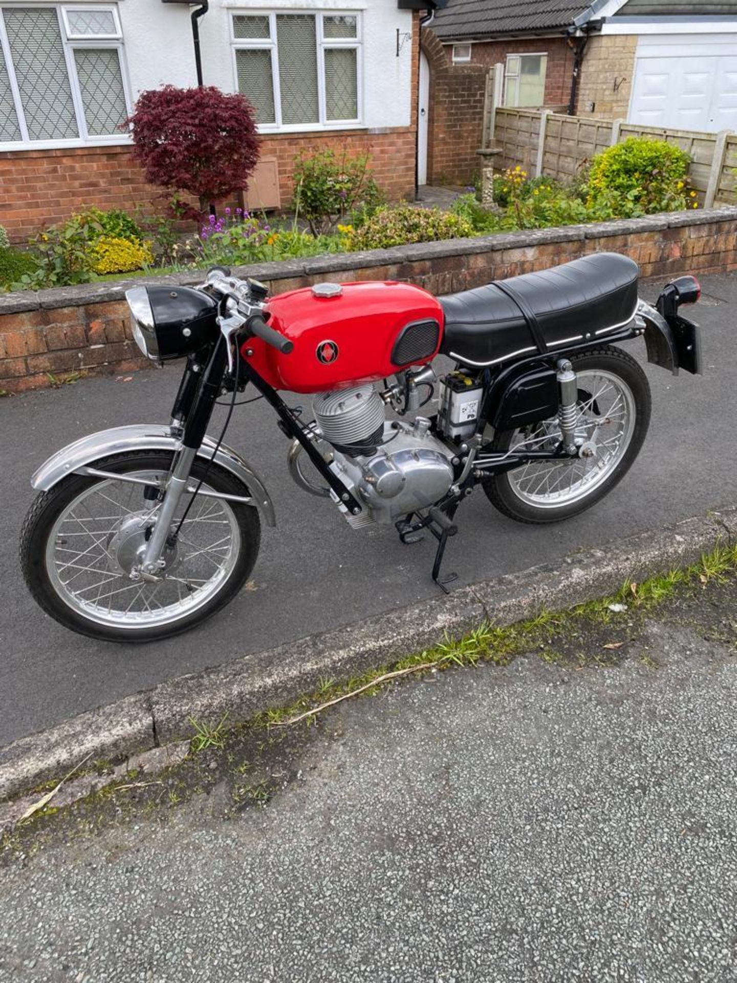 A 1966 GILERA 124 SPORT MOTORCYCLE, OHV, 5 SPEED, MATCHING FACTORY NUMBERS, IMPORTED IN APPROX - Image 5 of 5