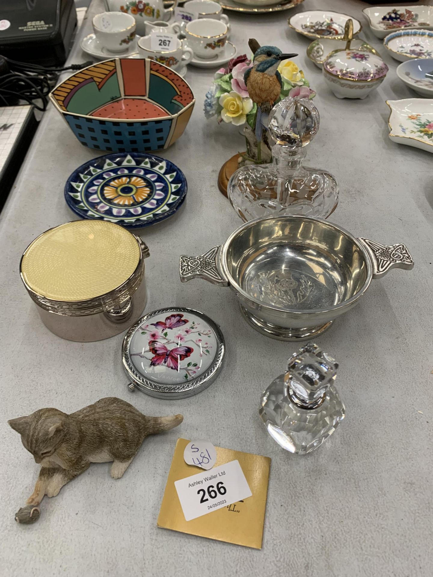 A MIXED GROUP OF ITEMS TO INCLUDE ABSTRACT ROSENTHAL BOWL, SCOTTISH QUAICH ETC