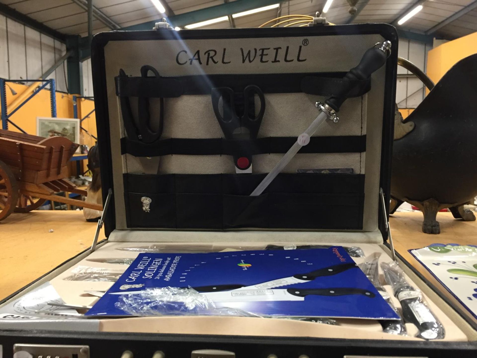 A CARL WEILL KNIFE SET IN A COMBINATION CASE - Image 2 of 4