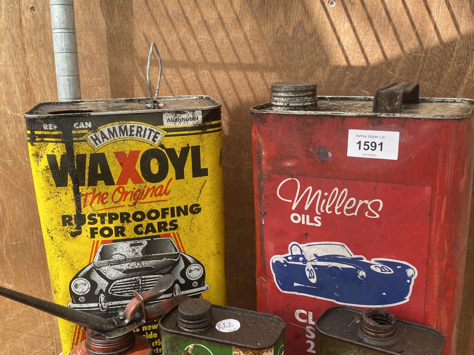 AN ASSORTMENT OF VINTAGE OIL DRUMS AND CANS TO INCLUDE CASTROL AND MILLERS ETC - Image 3 of 4