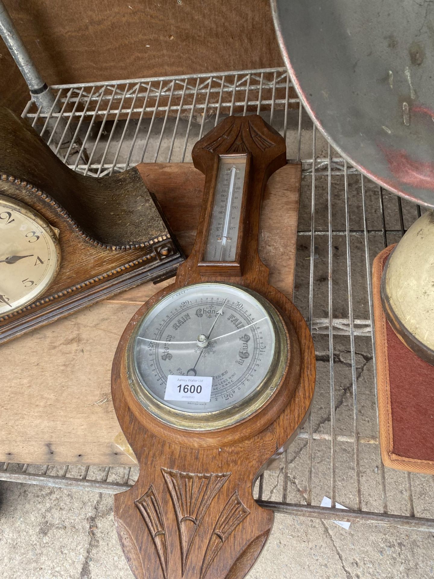 A VINTAGE WOODEN CASED BAROMETER AND A MANTLE CLOCK - Image 2 of 3