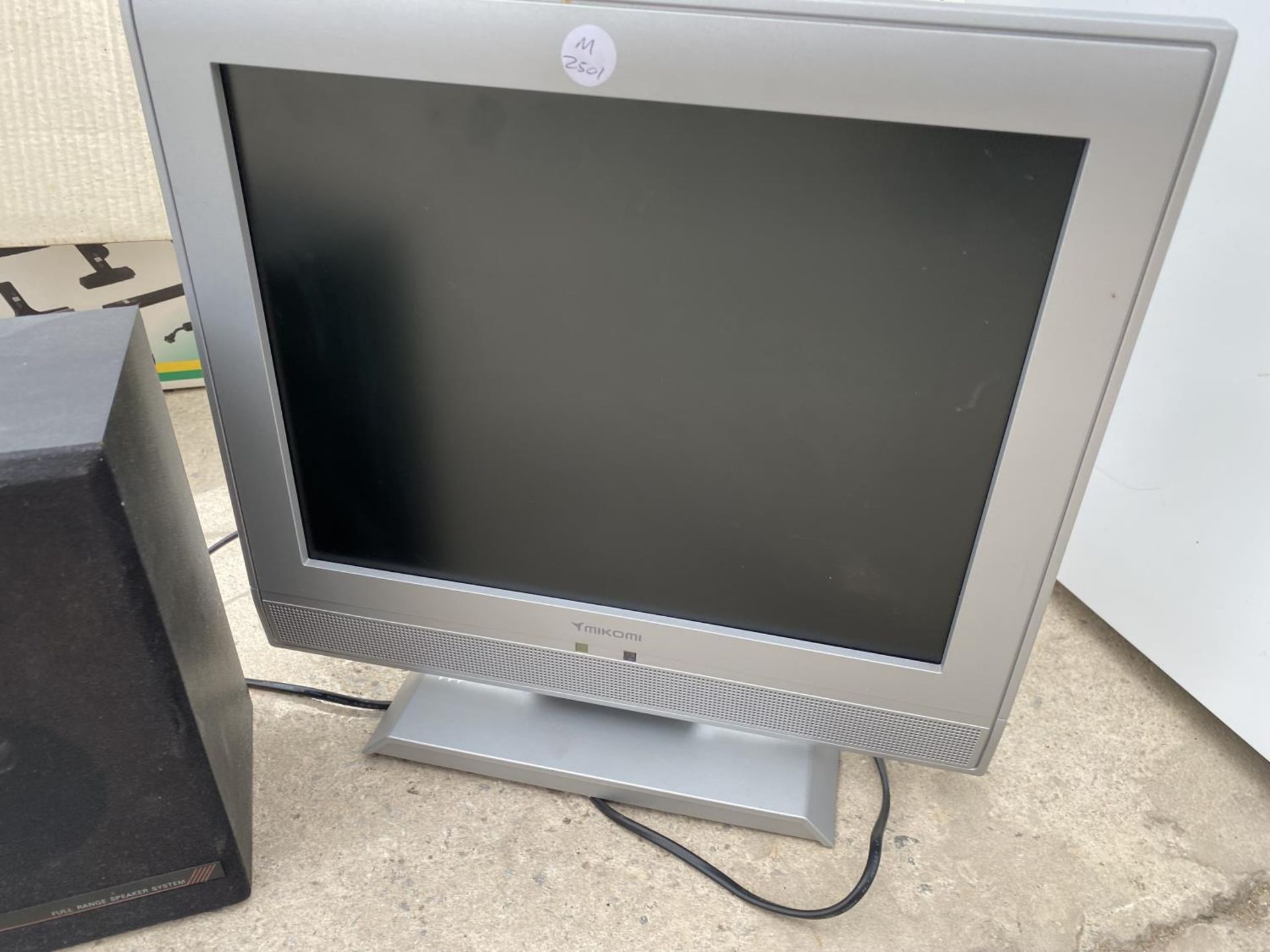 TWO ELECTRICAL ITEMS A LLOYTRON RECORD PLAYER AND A MIKOMI 15" TV - Image 3 of 3