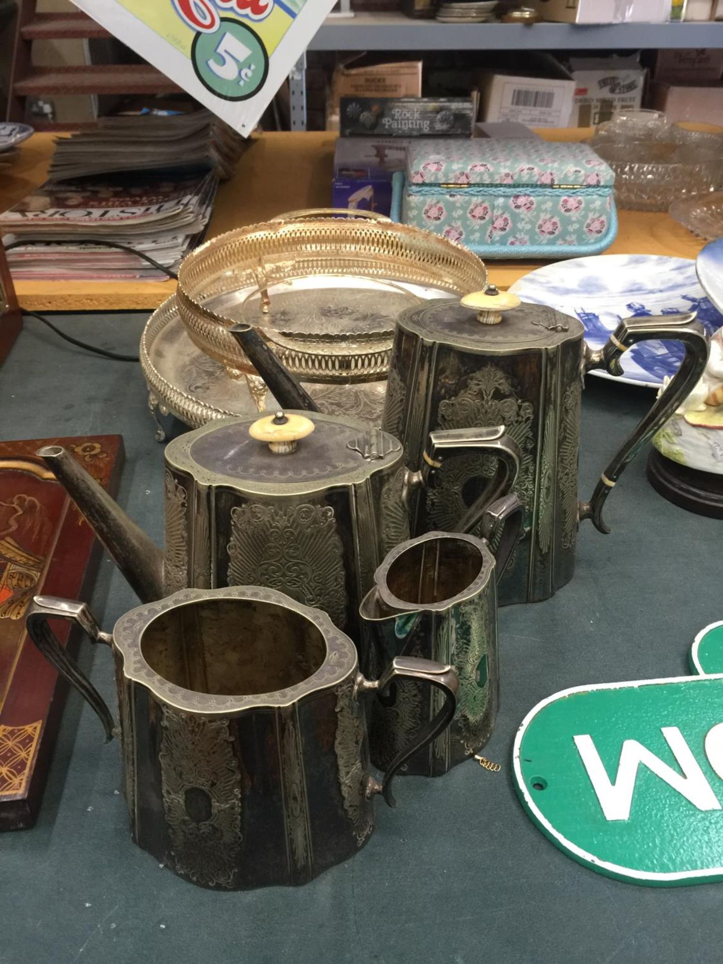 A SILVER PLATED TEA SET TO CONTAIN A COFFEE POT, TEA POT, CREAM JUG AND SUGAR BOWL PLUS A FOOTED