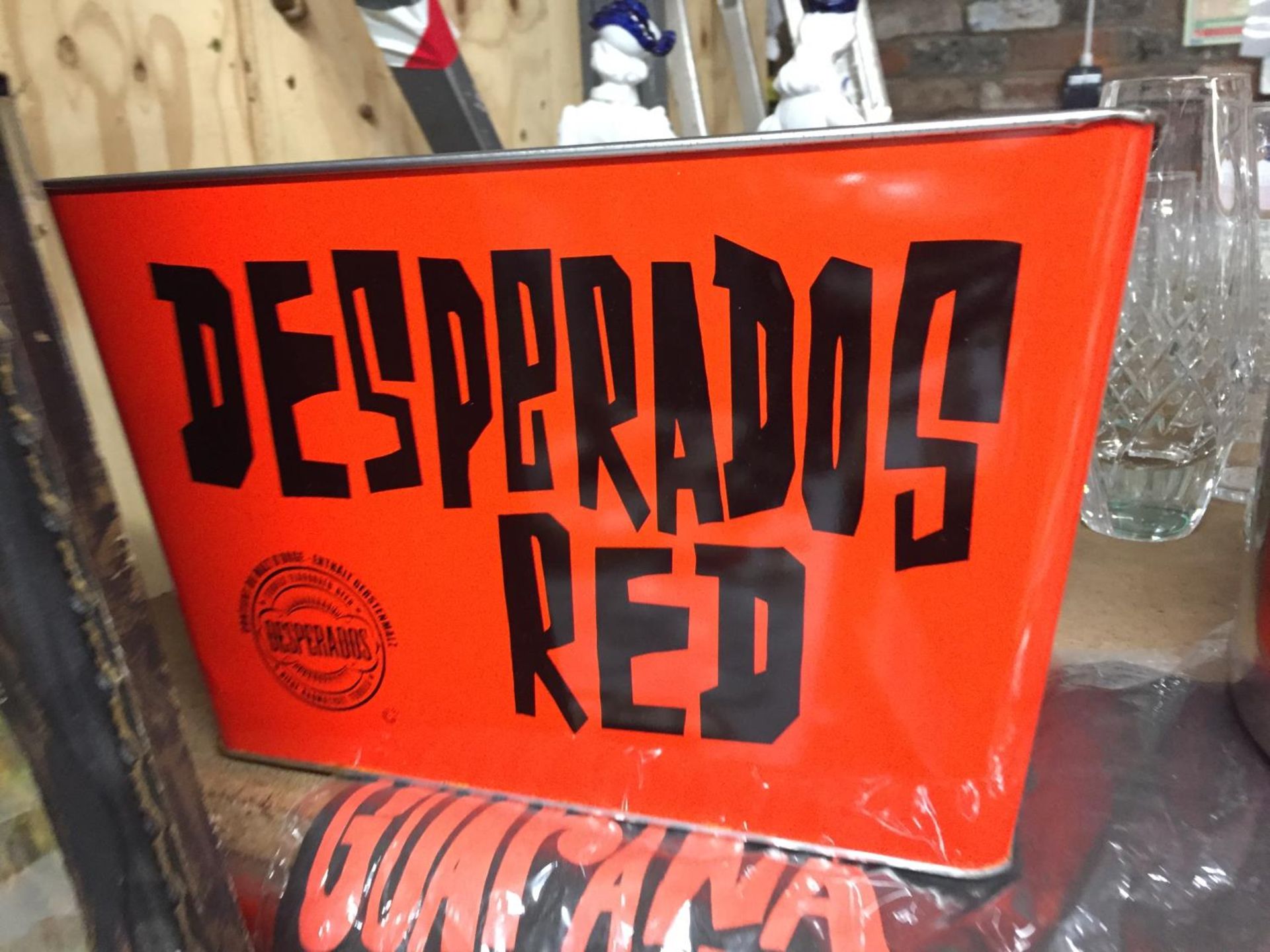 A QUANTITY OF 'DESPERADOS' BEER ITEMS TO INCLUDE T-SHIRTS, AN ICE BUCKET, TIN, ETC - Image 3 of 5