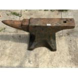 A VINTAGE CAST IRON BLACKSMITHS ANVIL (H:30CM L:75CM)