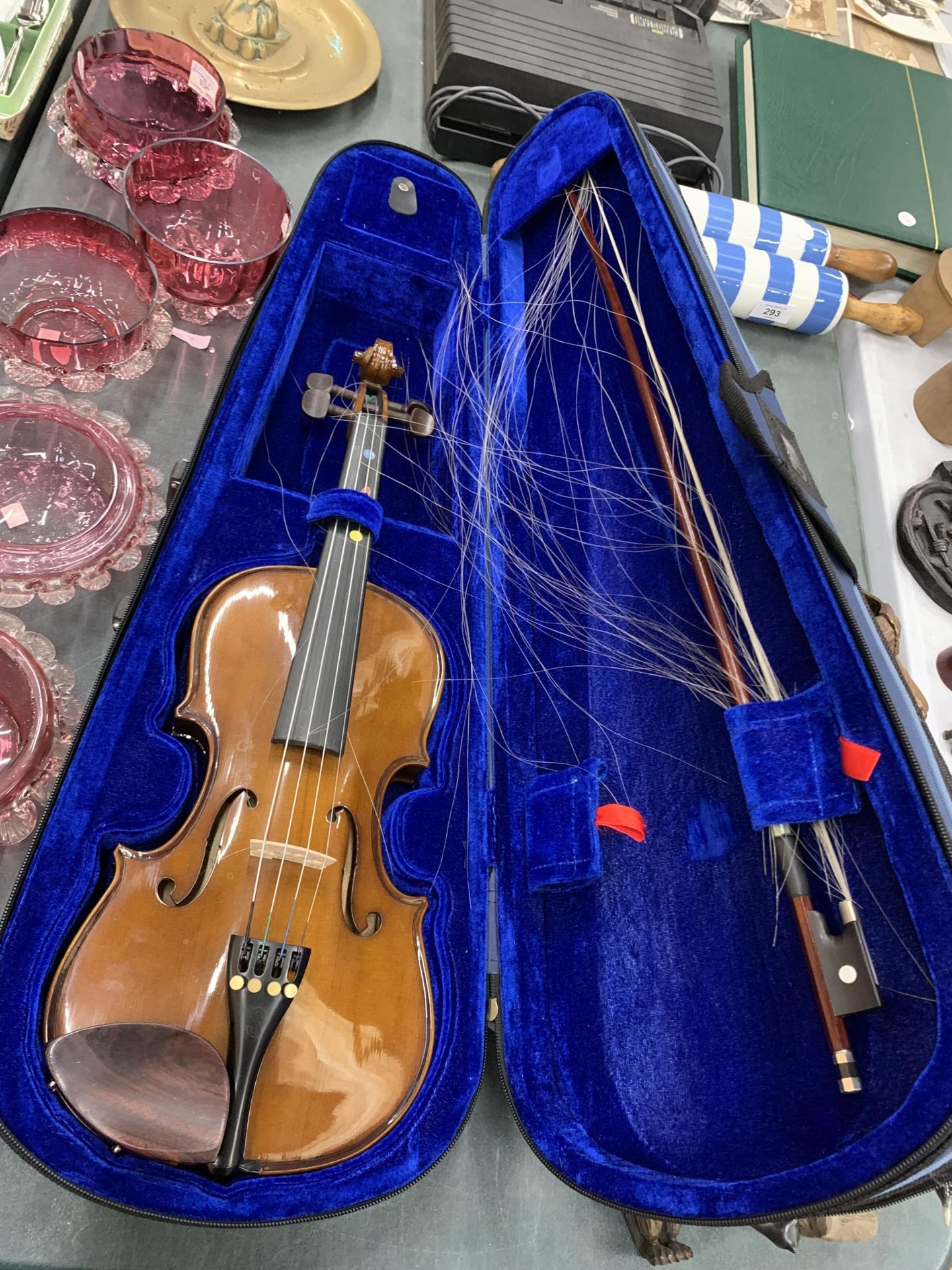 A CASED ALAN GREGORY VIOLIN WITH BOW 3/4 SIZE