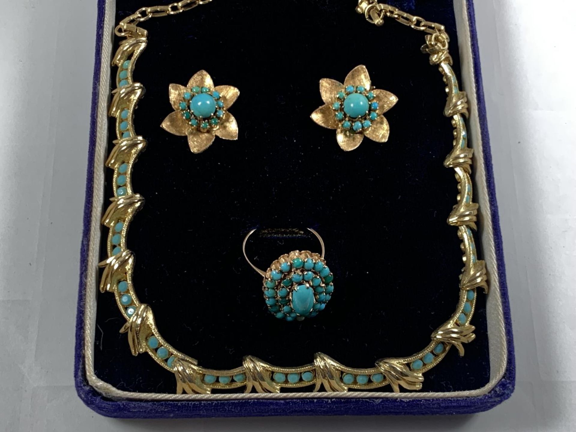 A SET OF TURQUOISE JEWELLERY BY L F PENNY LTD, HONG KONG IN PRESENTATION BOX - A 14 CARAT GOLD RING, - Image 4 of 4