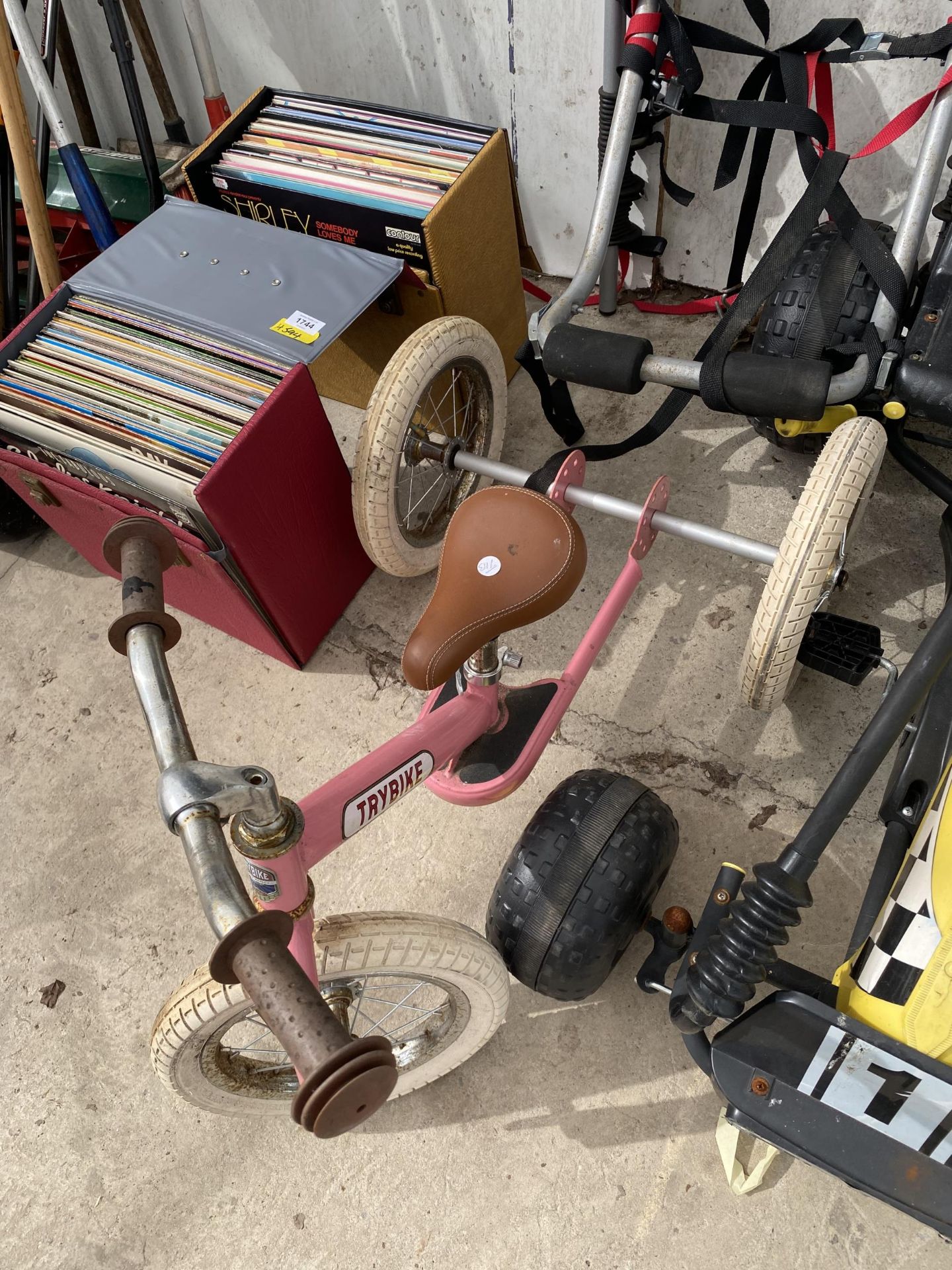 THREE ITEMS - TRYBIKE TRICYCLE, GO KART AND RACK - Image 4 of 5