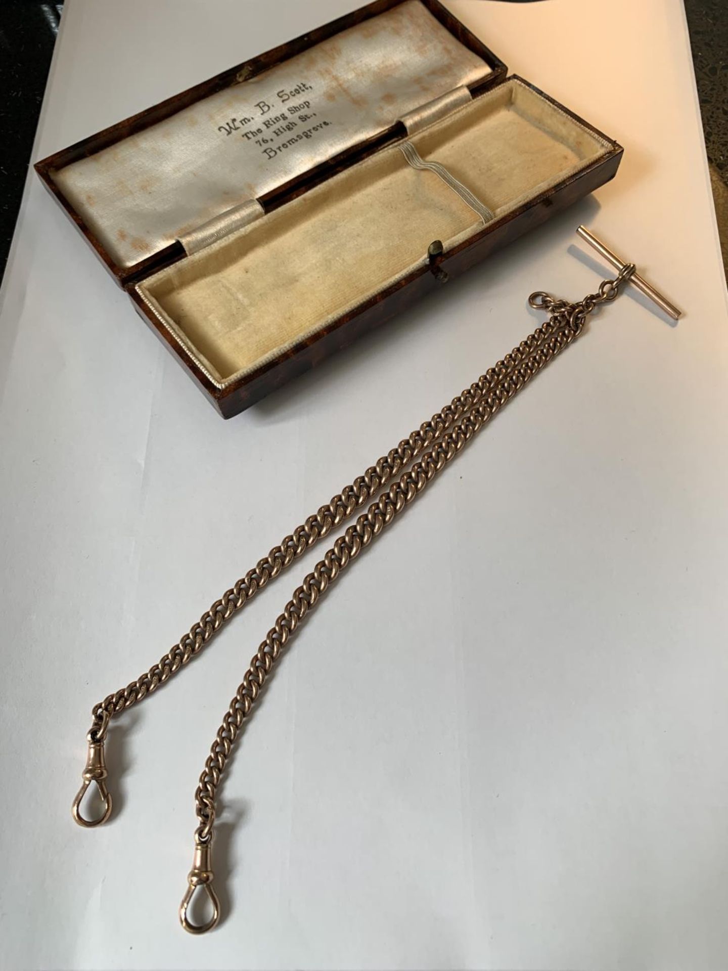 A 9 CARAT GOLD WATCH CHAIN WITH T BAR GROSS WEIGHT 38.22 GRAMS IN A PRESENTATION BOX