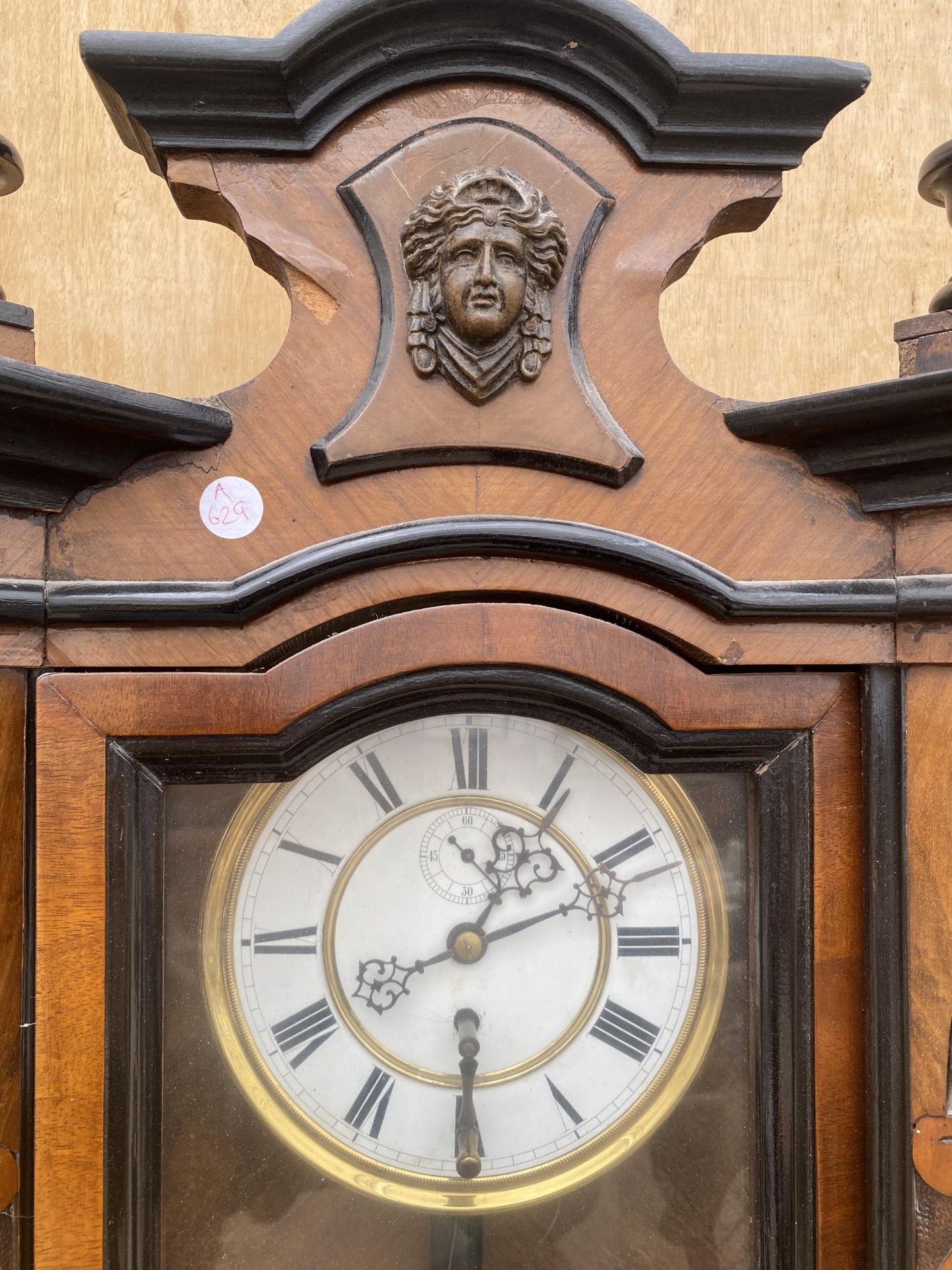 A VINTAGE VIENNA STYLE WALL CLOCK - Image 3 of 4