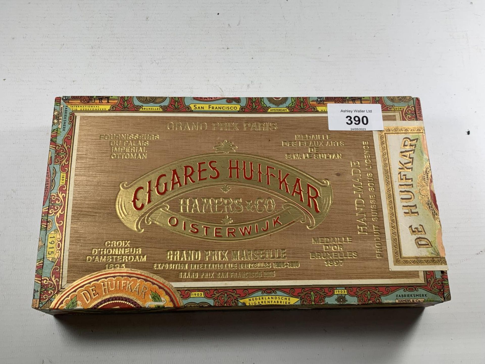 AN OPENED BUT FULL BOX OF TWENTY SIX HAMERS & CO CIGARES HUIFKAR GRAND PRIX PARIS - Image 2 of 3