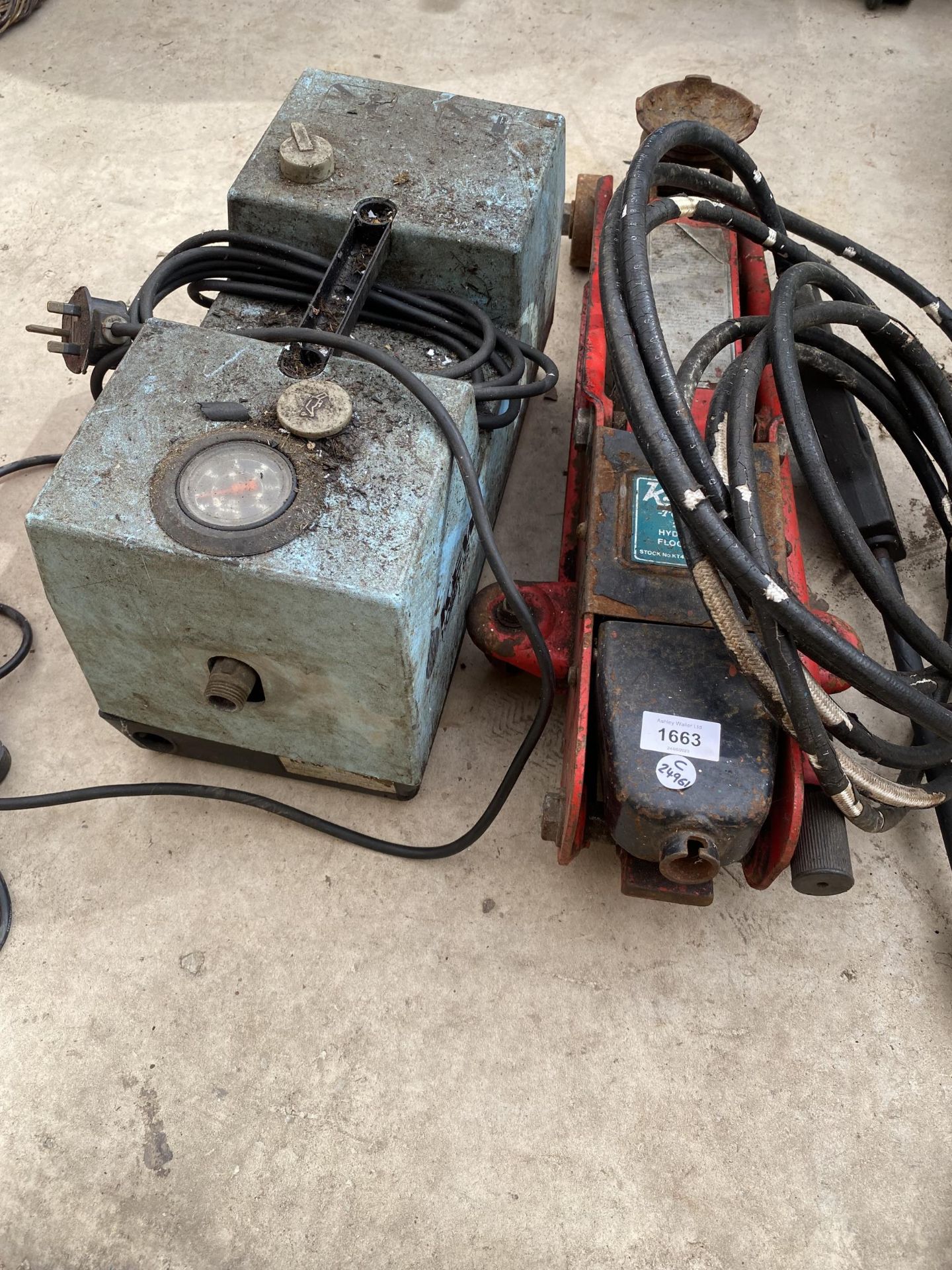 2 X ITEMS - A KEW HOBBY 88 PRESSURE WASHER AND HYDRAULIC FLOOR JACK - Image 2 of 4