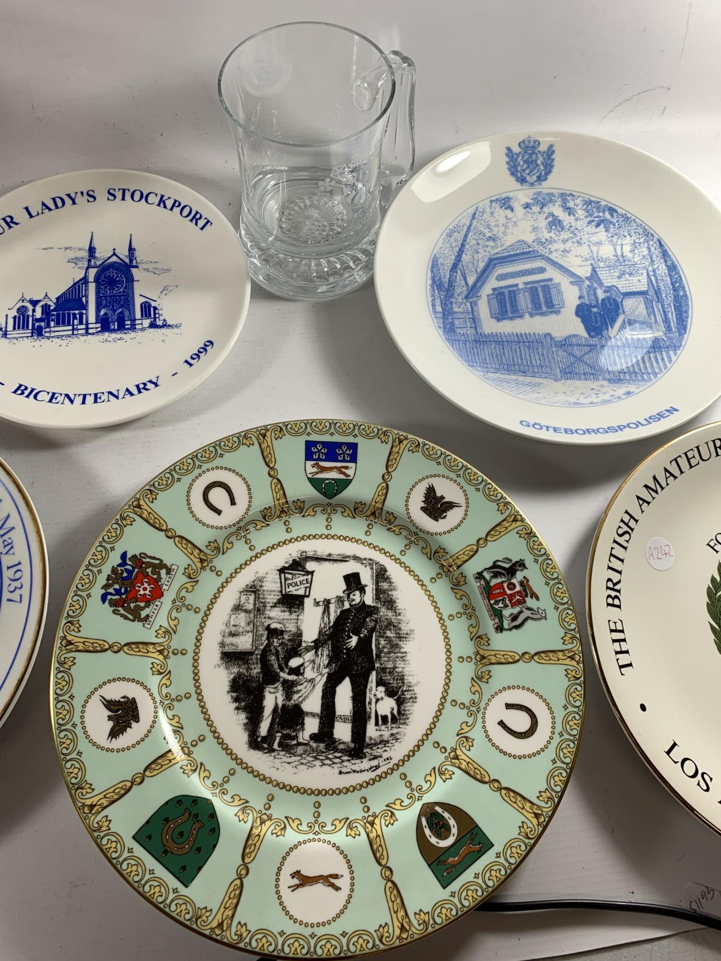 * A COLLECTION OF POLICE GLASS AND CERAMICS TO INCLUDE TANKARDS, WEDGWOOD METROPOLITAN POLICE - Image 4 of 9