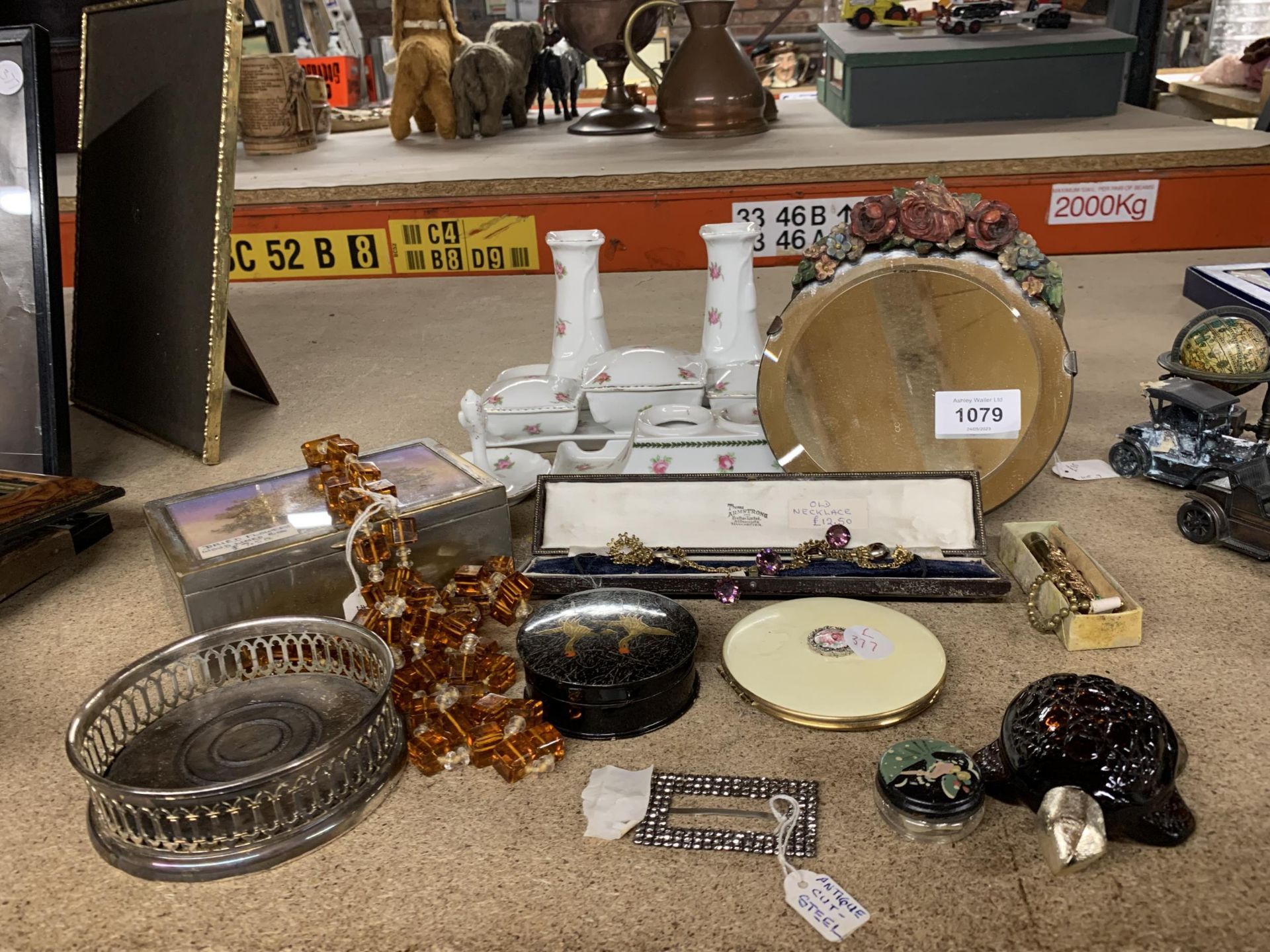 A MIXED LOT TO INCLUDE SMALL BARBOLA MIRROR, CERAMIC DRESSING SET ETC