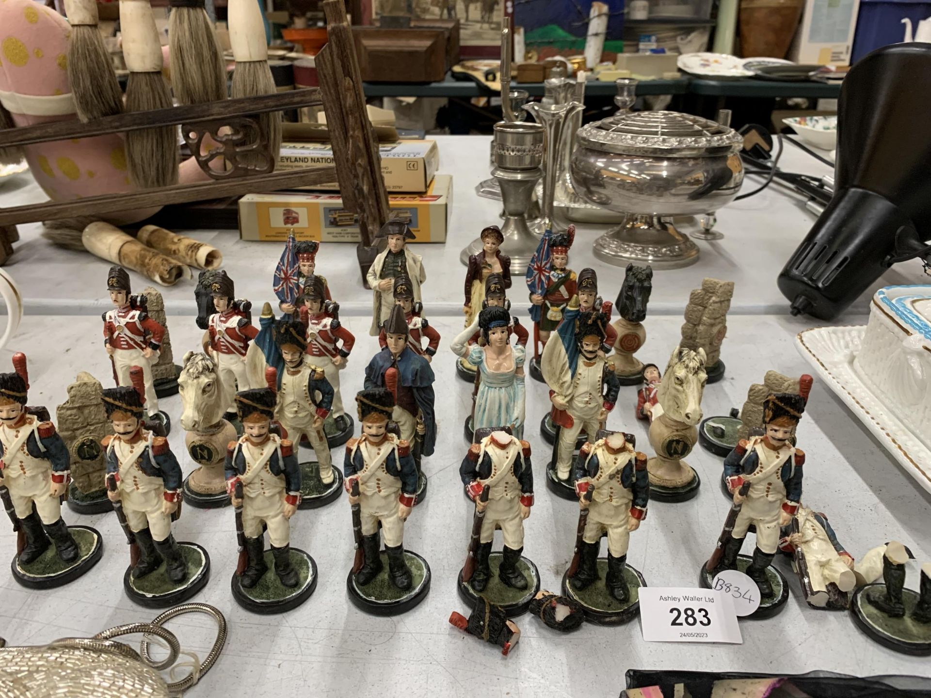 A COLLECTION MILITARY SOLDIER FIGURES