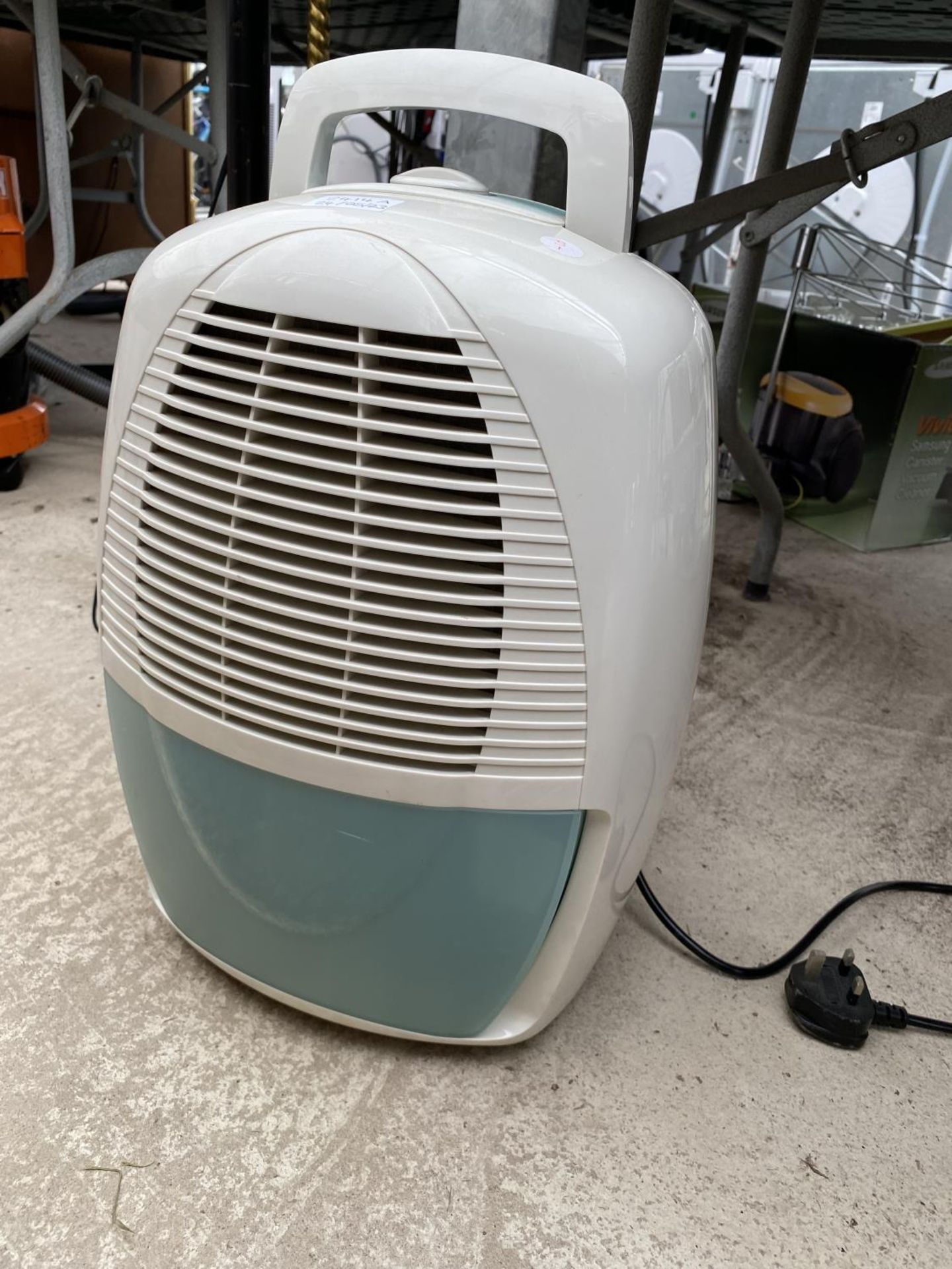 A DEHUMIDIFIER BELIEVED IN WORKING ORDER BUT NO WARRANTY GIVEN - Image 3 of 3