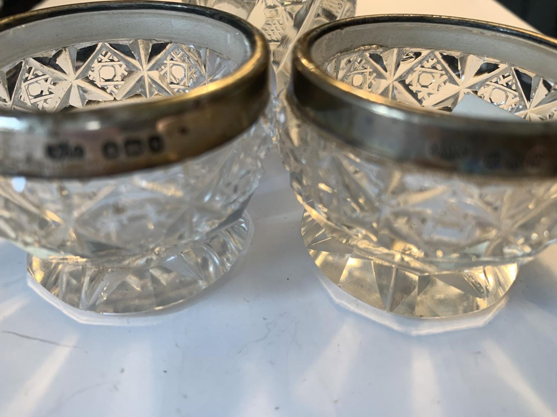 THREE CUT GLASS POTS TO INCLUDE TWO HALLMARKED BIRMINGHAM 1907/08 SILVER RIMMED AND A PERFUME BOTTLE - Image 2 of 4