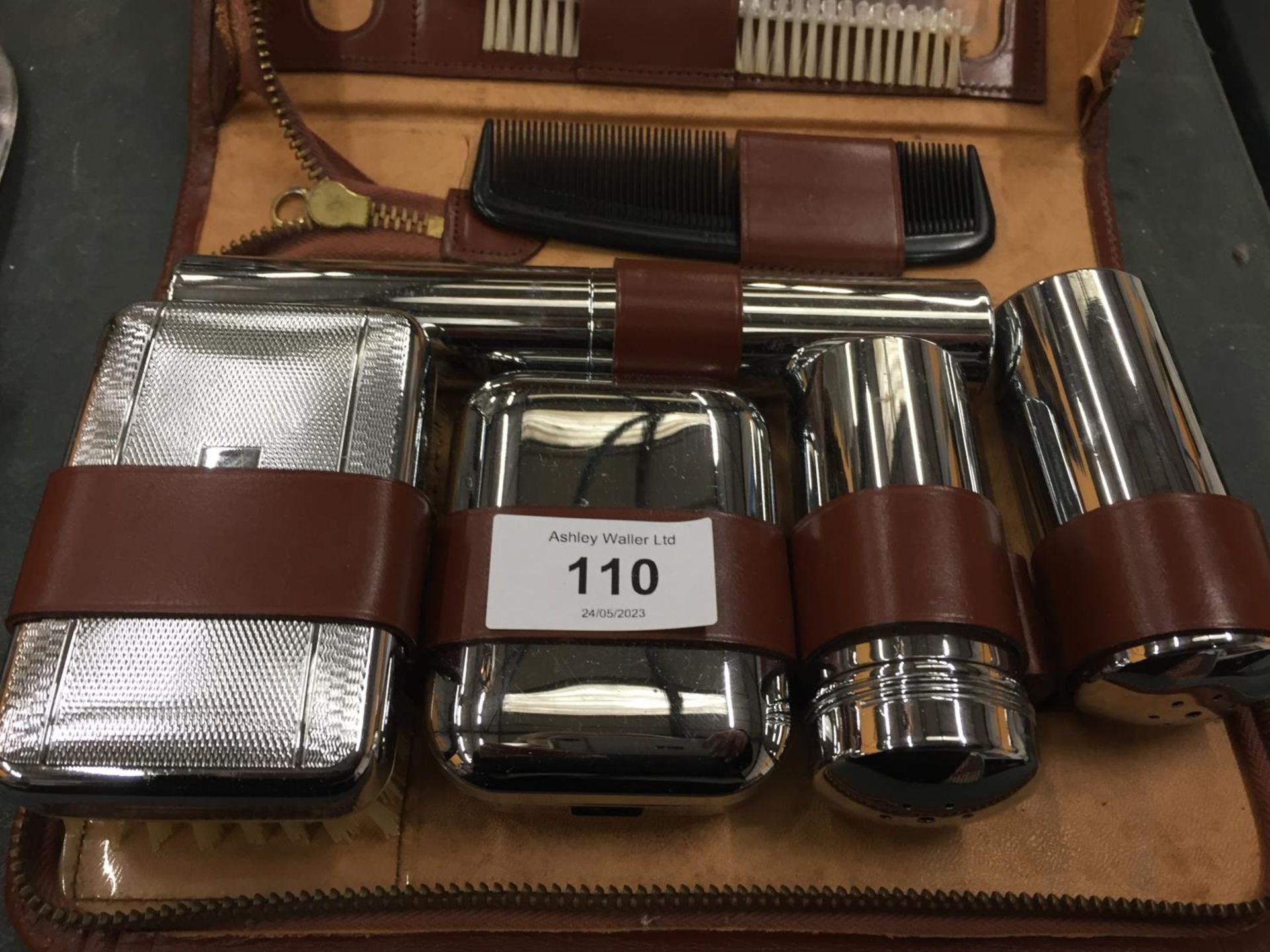 A LEATHER CASED GENTLEMAN'S GROOMING KIT - Image 3 of 3