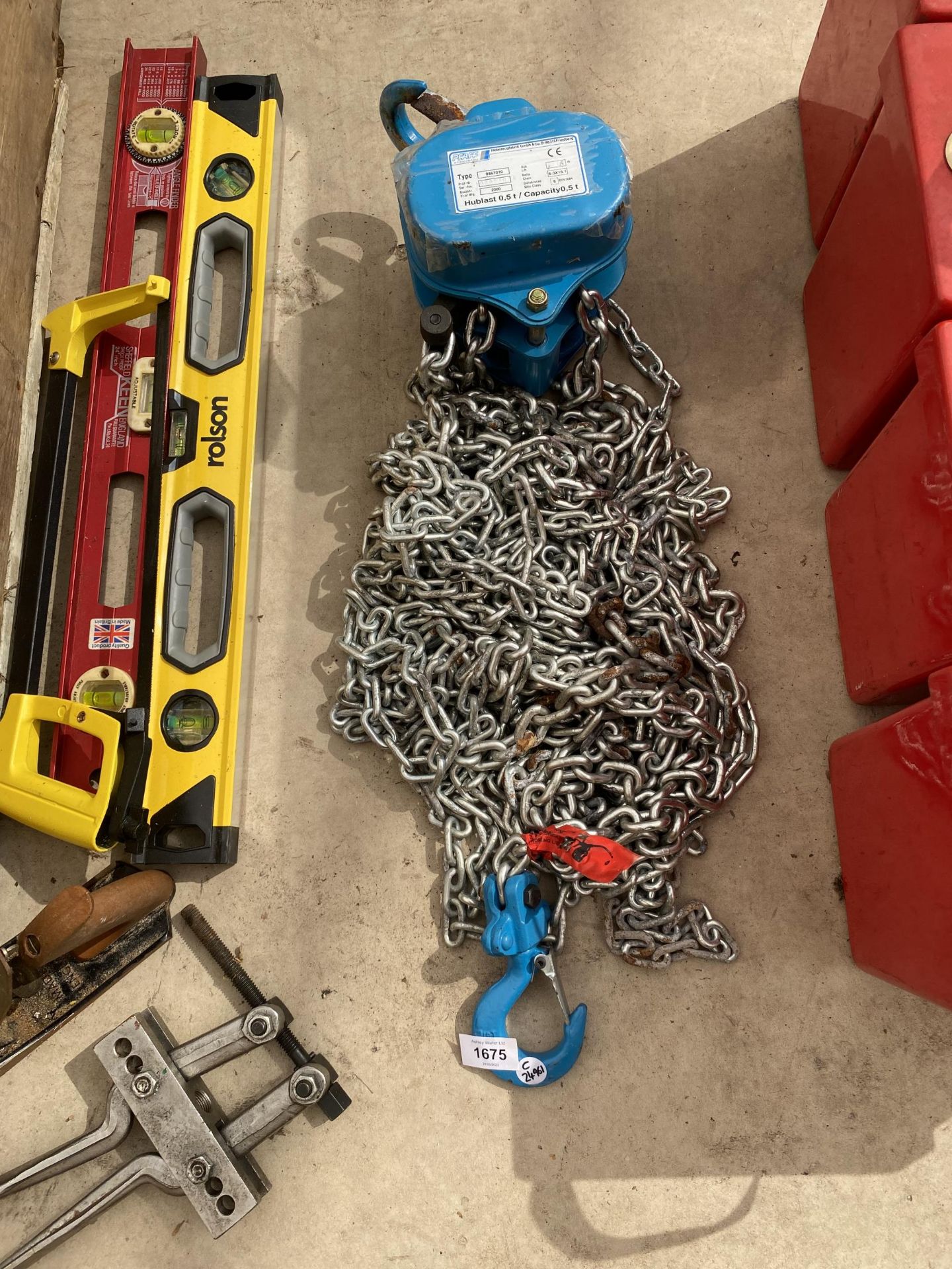 A LARGE PFAFF 0.5T BLOCK & TACKLE CHAIN AND HOOK