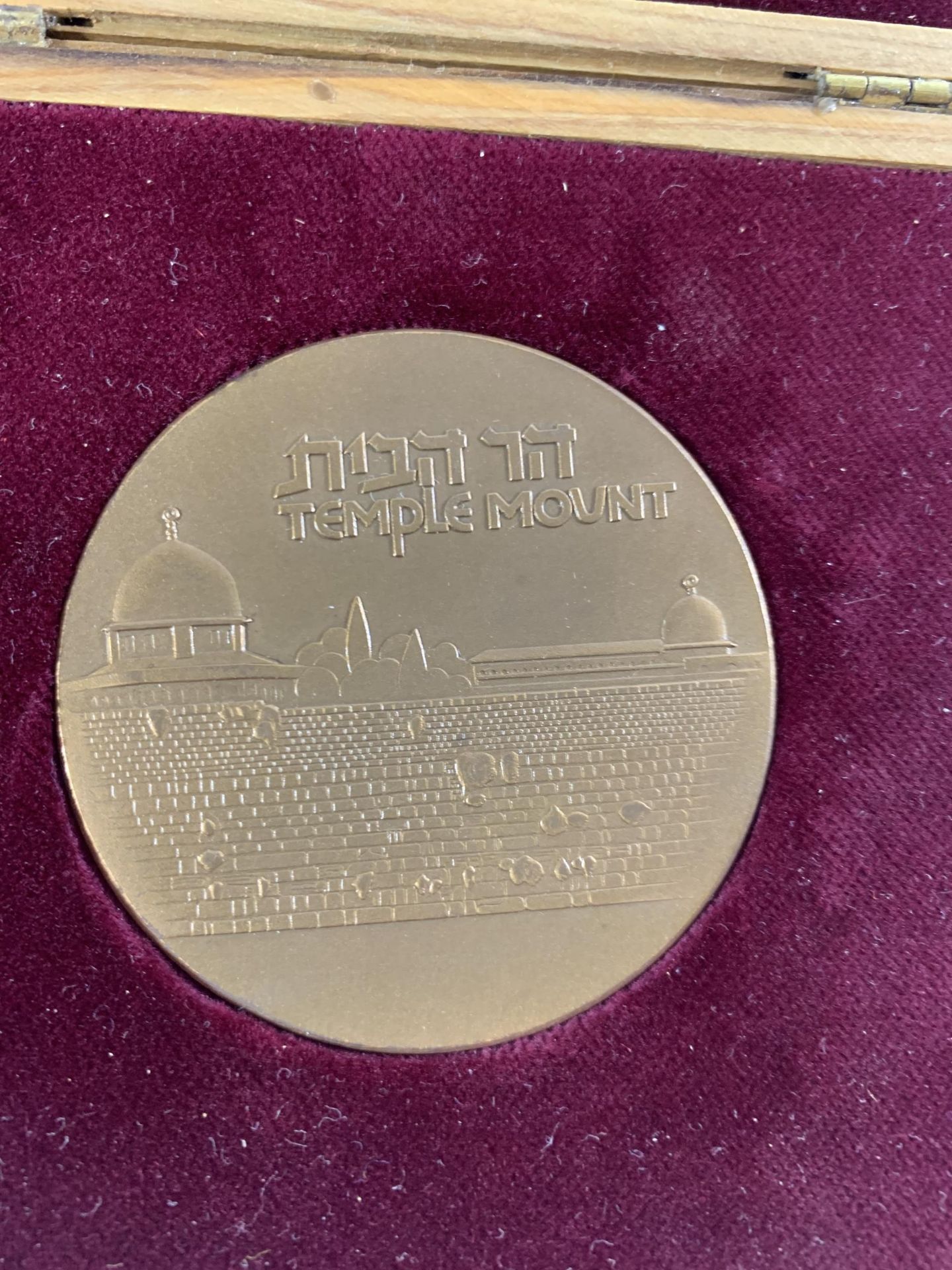 * A CASED PRESENTATION BRONZE MEDAL OF JERUSALEM WITH PLAQUE STATING 'PRESENTED TO CHIEF CONSTABLE - Image 3 of 6