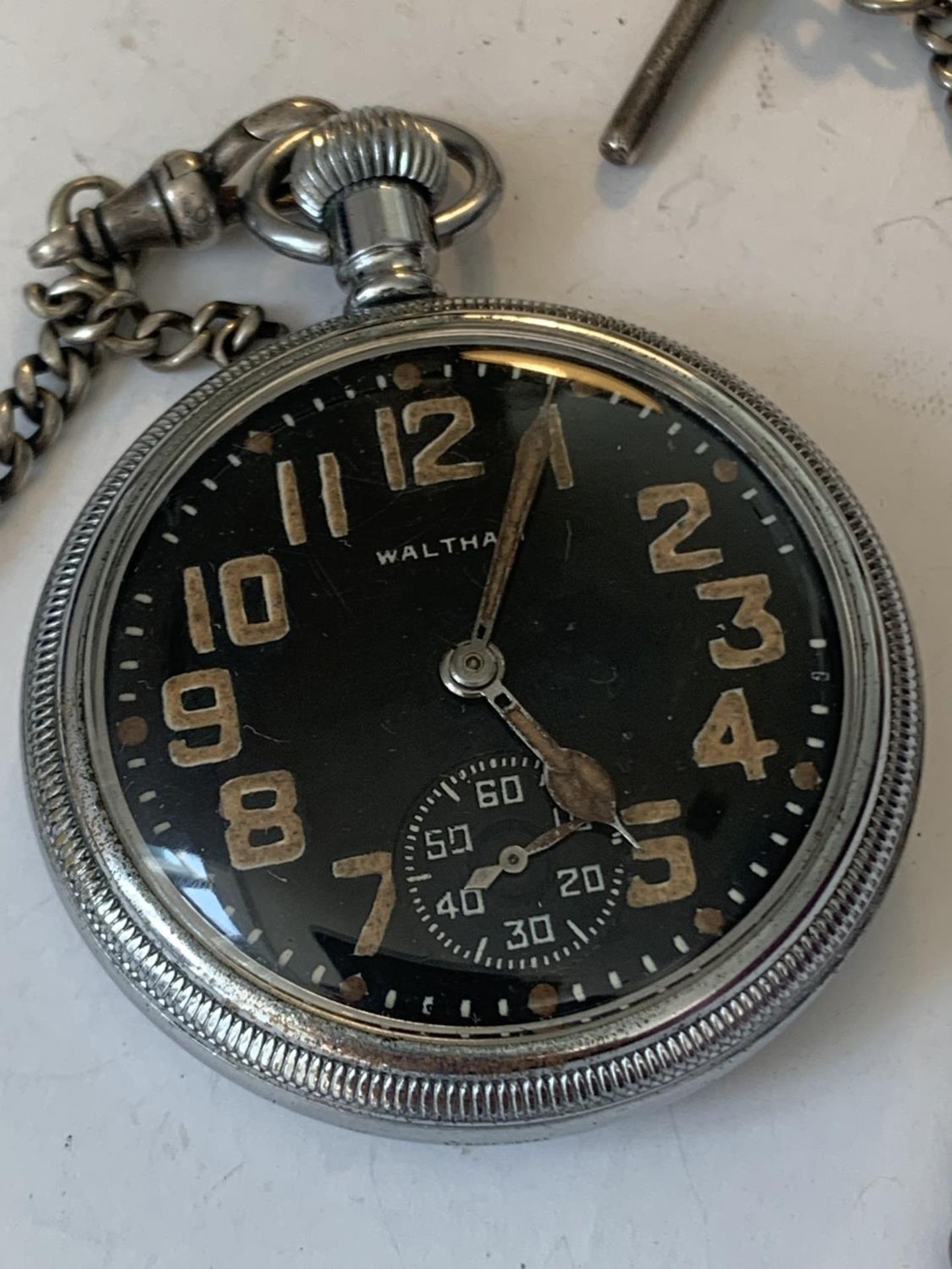 A MILITARY WALTHAM POCKET WATCH ON A MARKED SILVER T BAR CHAIN - Image 2 of 5