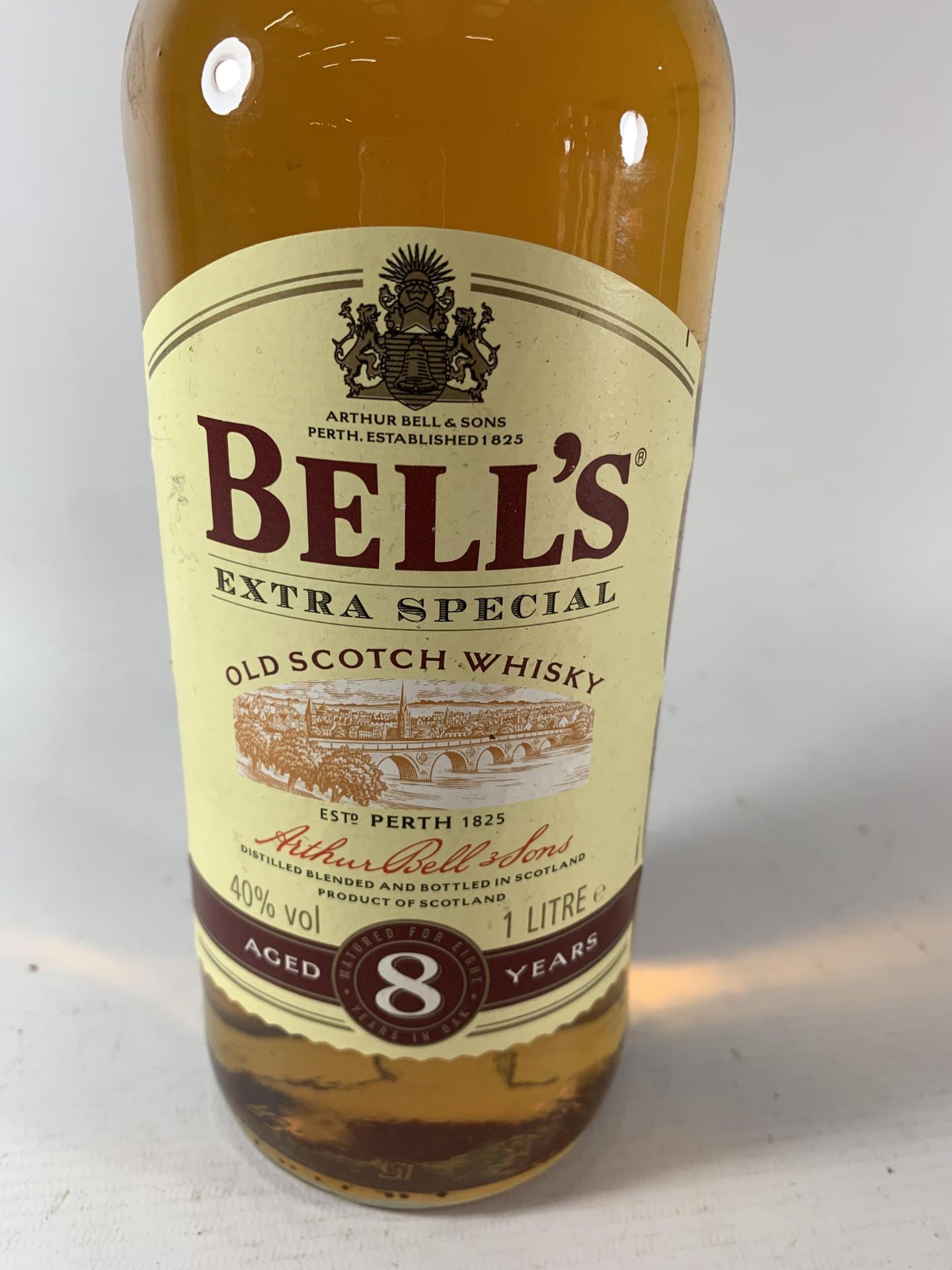 1 X 1L BOTTLE - BELL'S EXTRA SPECIAL AGED 8 YEARS OLD SCOTCH WHISKY - Image 2 of 3