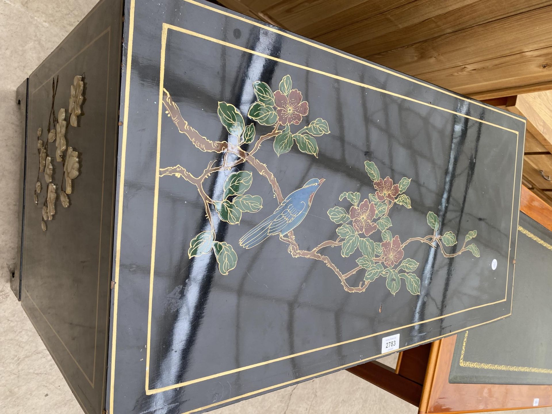 A MODERN TWO DOOR SIDE CABINET WITH APPLIED AND PAINTED CHINOISERIE DECORATION, 30" WIDE - Image 5 of 8