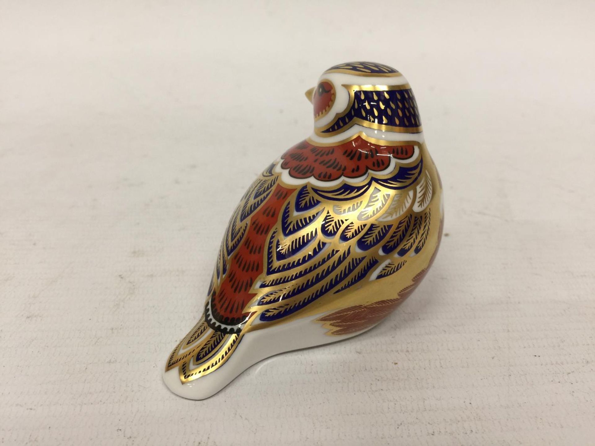 A ROYAL CROWN DERBY CHAFFINCH, GOLD STOPPER - Image 3 of 4