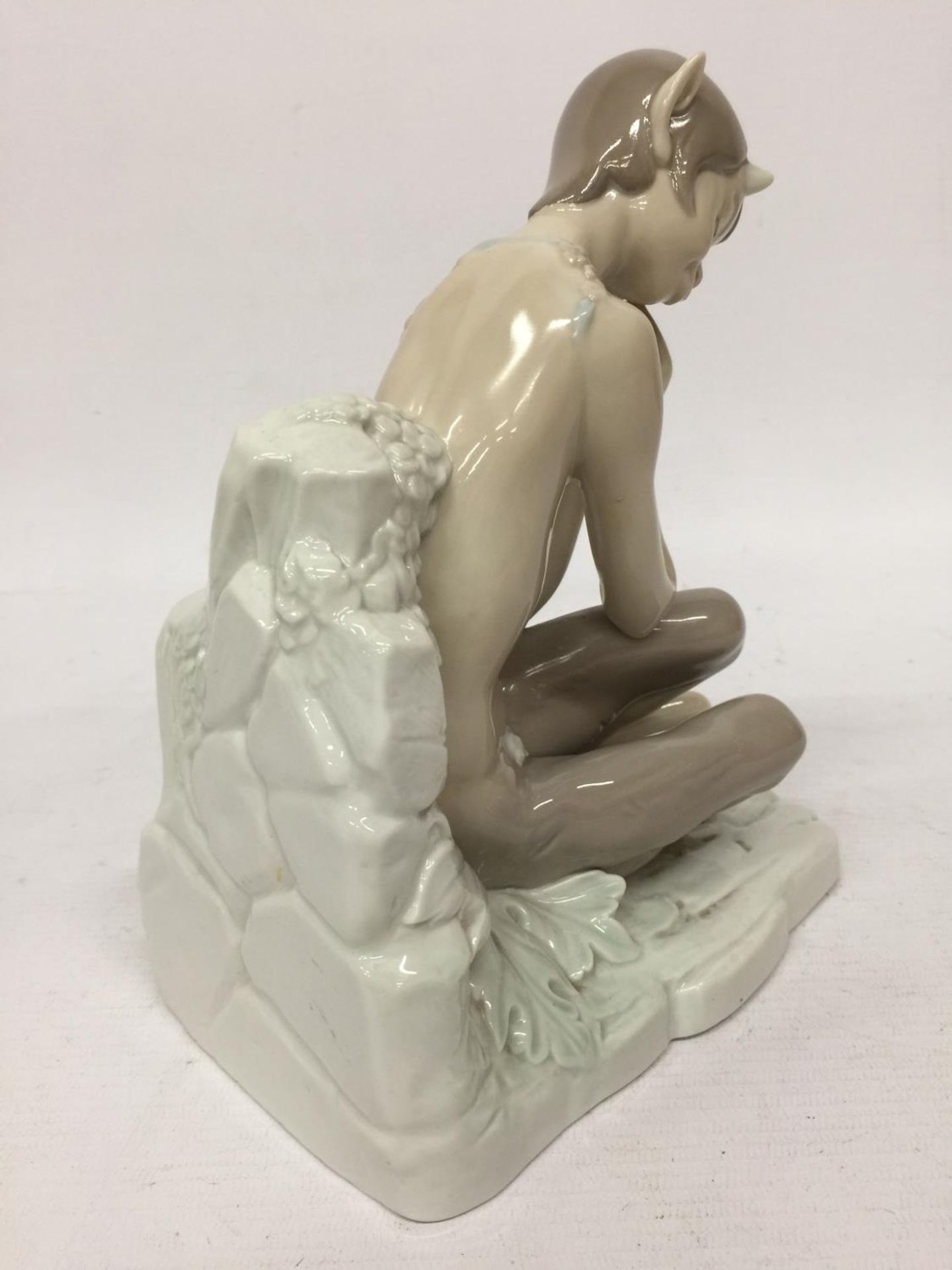 A LLADRO "SATYR WITH SNAIL" FIGURINE - 22 CM (H) 17 CM (W) - RETIRED - Image 3 of 6