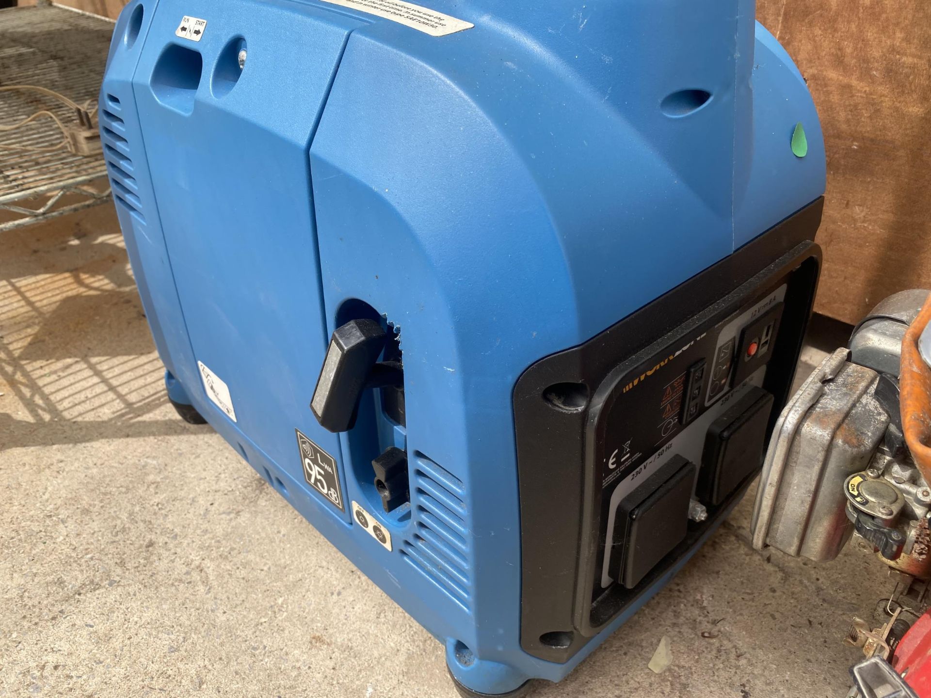 A WORKZONE 1800W INVERTER GENERATOR - Image 2 of 3