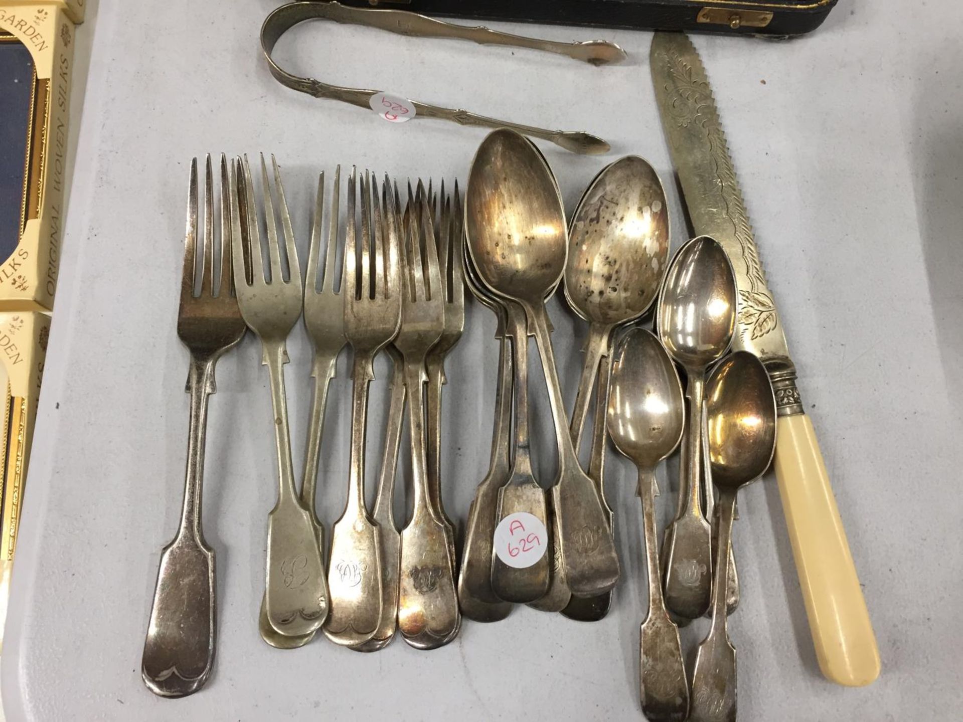 A QUANTITY OF VINTAGE FLATWARE TO INCLUDE A CASED SET OF FISH KNIVES AND FORKS, PLUS HALLMARKED - Image 2 of 3
