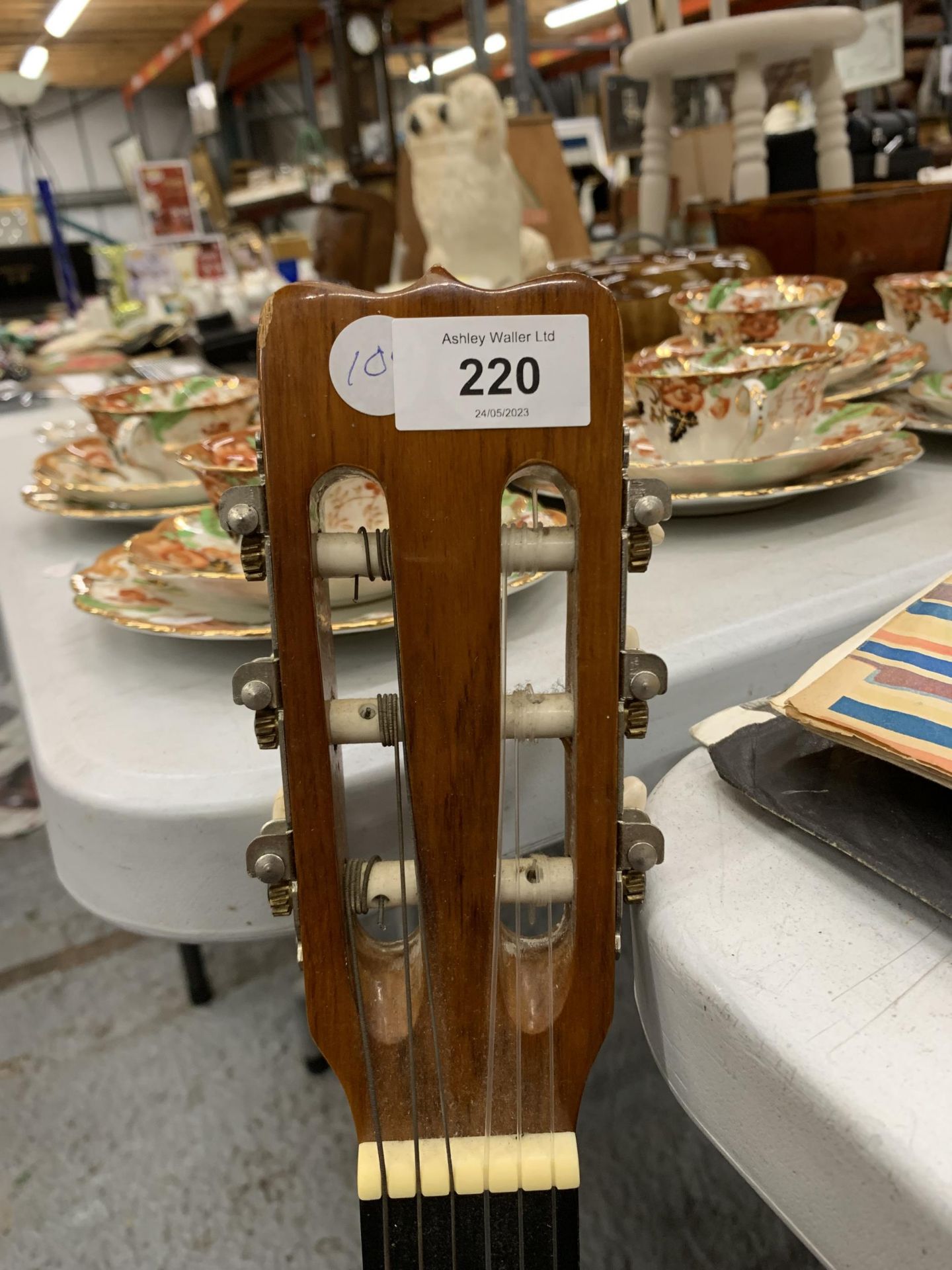 A VINTAGE WOODEN ACOUSTIC GUITAR - Image 2 of 3