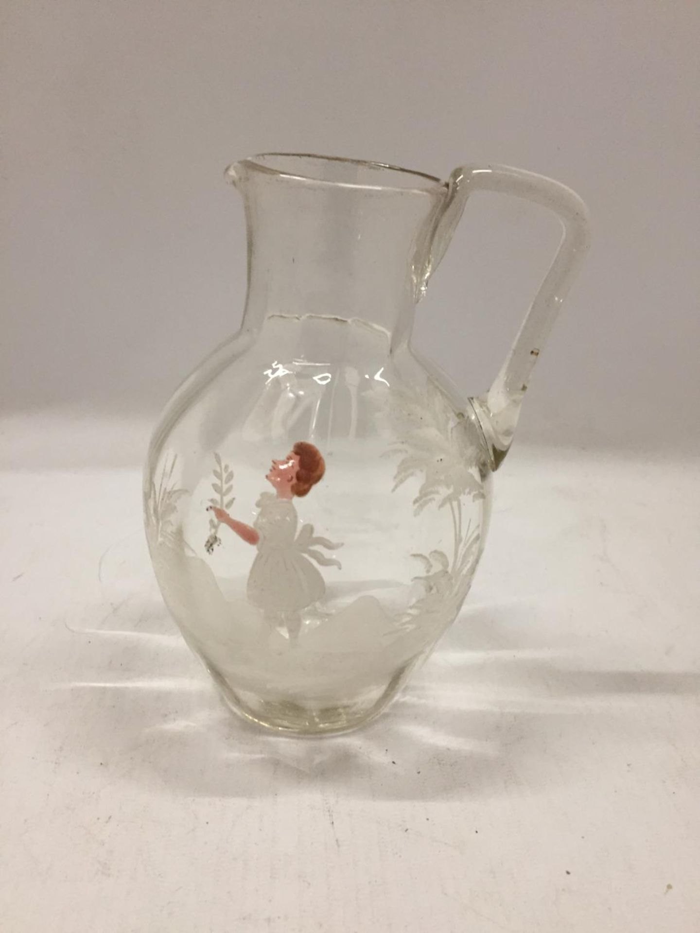 A VICTORIAN 'MARY GREGORY' GLASS JUG WITH HANDPAINTED DECORATION AND PONTIL MARK TO THE BASE