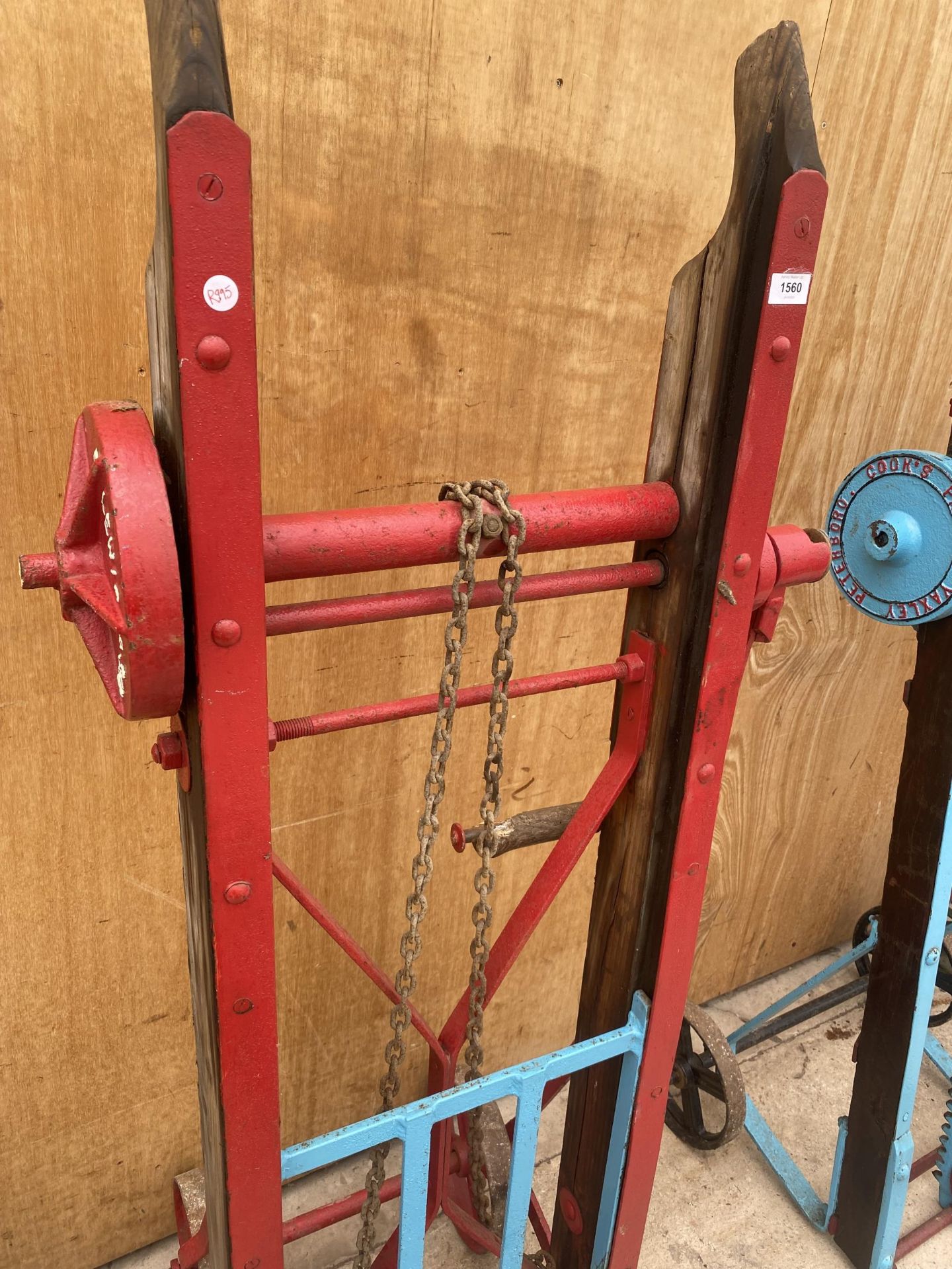 A VINTAGE WOODEN AND STEEL RAILWAY TROLLEY BEARING THE NAME 'G LEWIS & SONS LTD' - Image 3 of 4