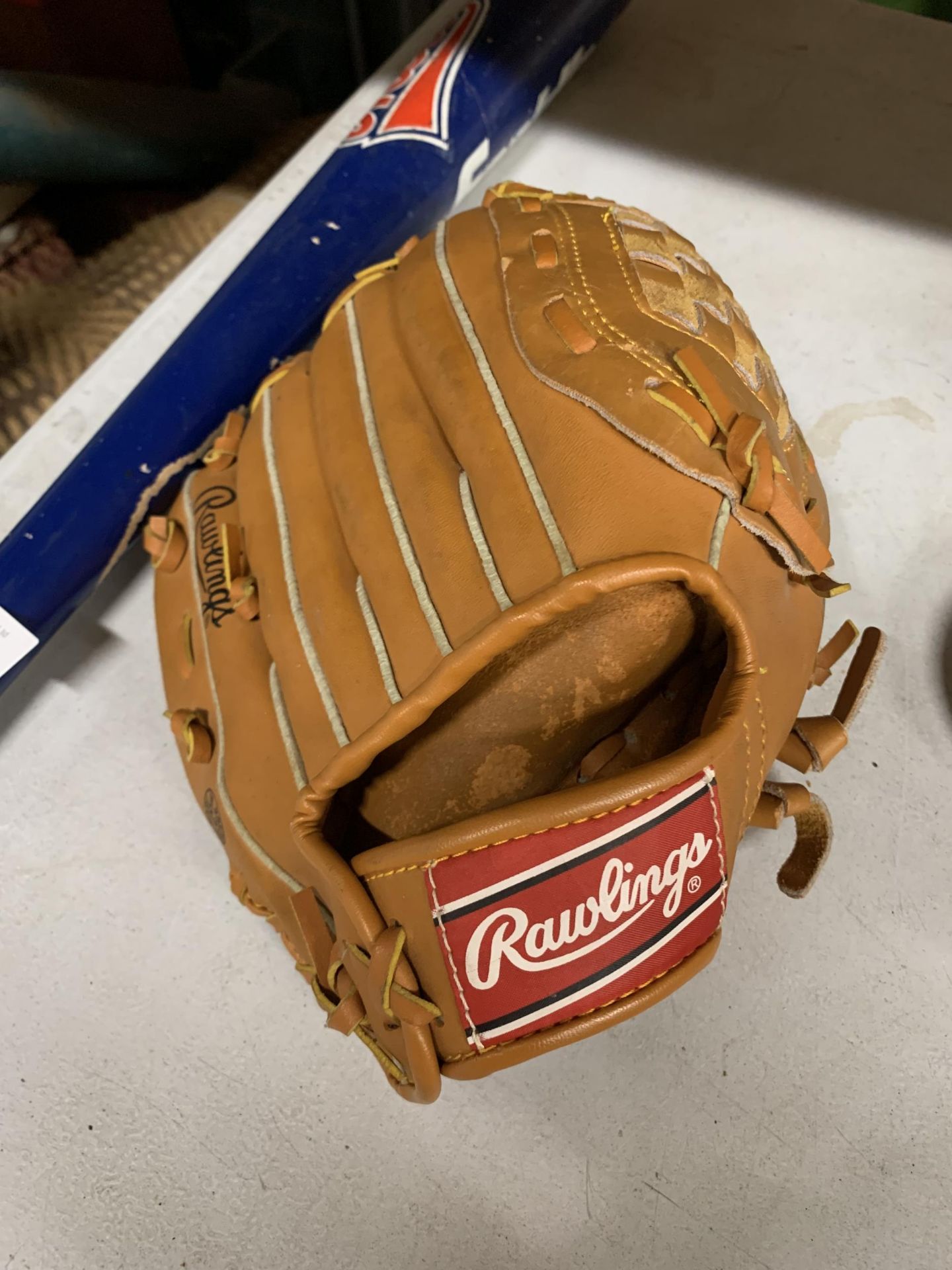 A RAWLINGS BASEBALL GLOVE AND NETS BASEBALL BAT - Image 2 of 4