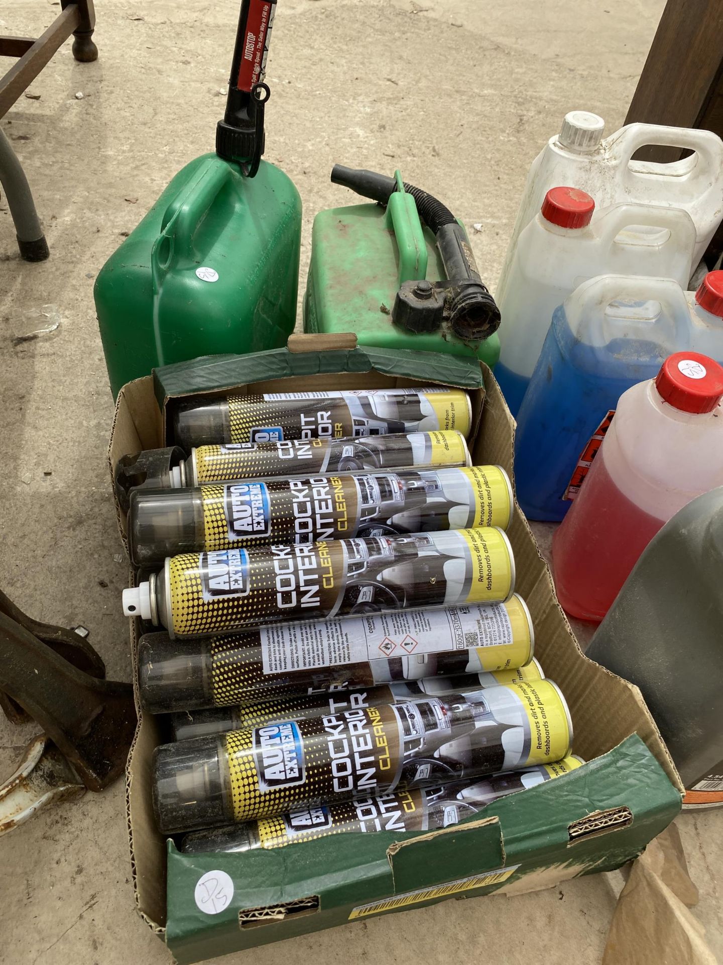 A MIXED LOT TO INCLUDE PETROL CANS, CLEANING SPRAY, BIKE HELMETS ETC - Image 3 of 6