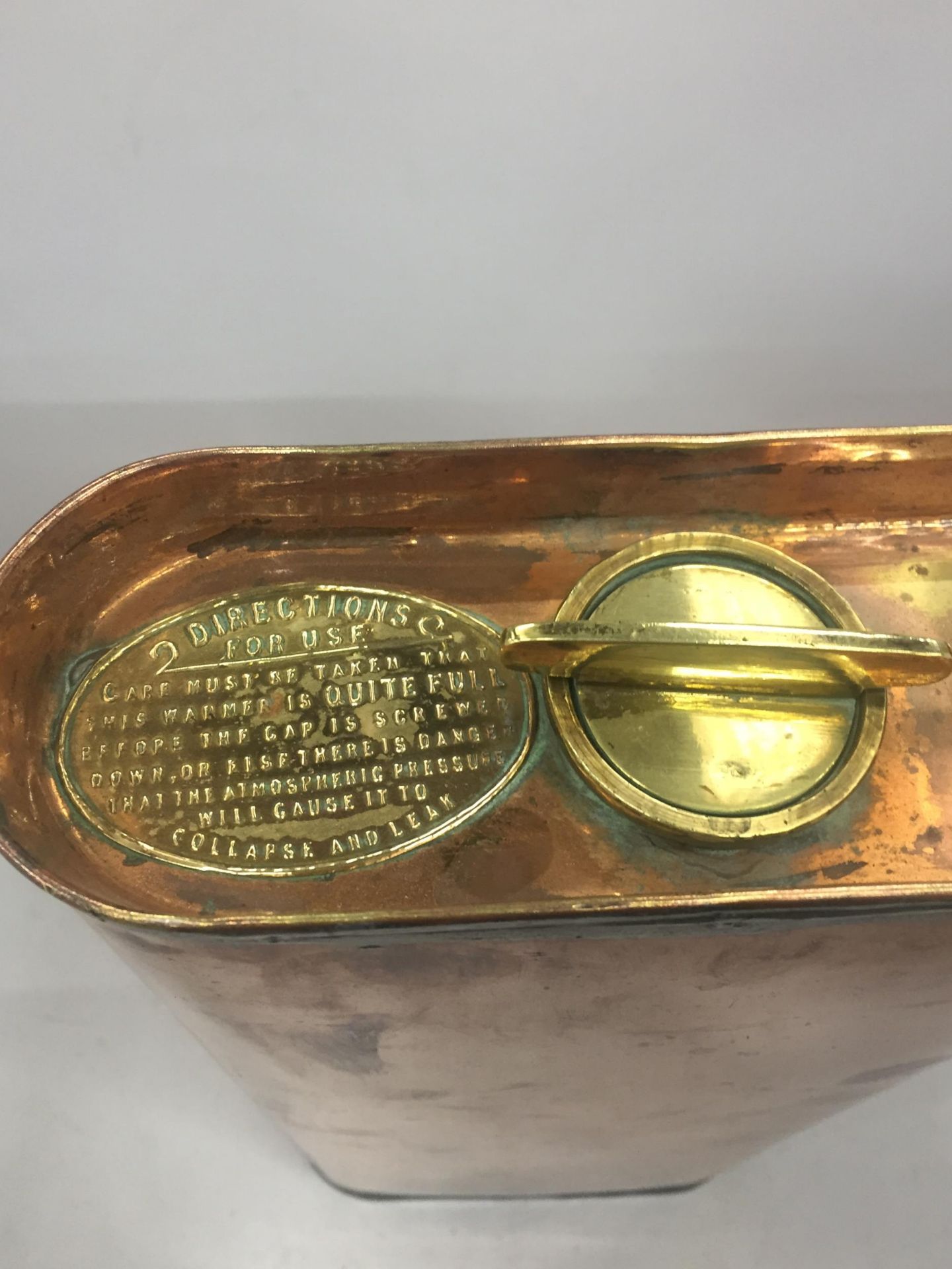 A EARLY TO MID 20TH CENTURY COPPPER CAR FOOT WARMER WITH BRASS TOP AND INSTRUCTION PLAQUE - Image 4 of 5