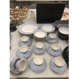 A MODERN DOULTON BLUE AND WHITE PART DINNNER SERVICE