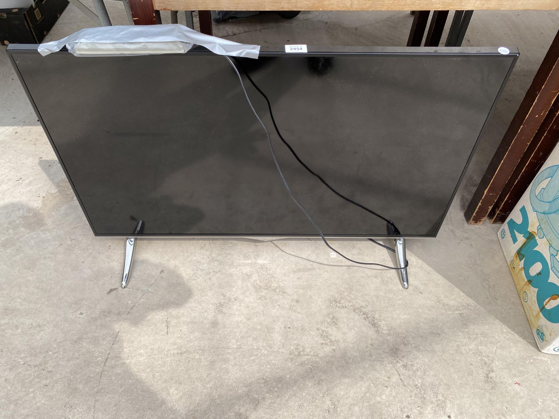 A TECHWOOD 40" TELEVISION WITH REMOTE CONTROL
