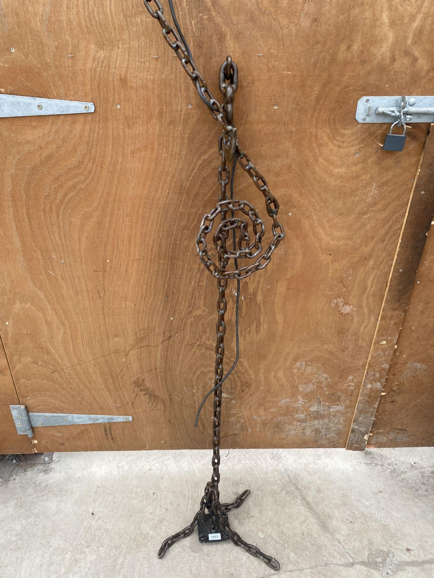 A VINTAGE STYLE CHAIN DESIGN LAMP/SIGN BRACKET - Image 3 of 6