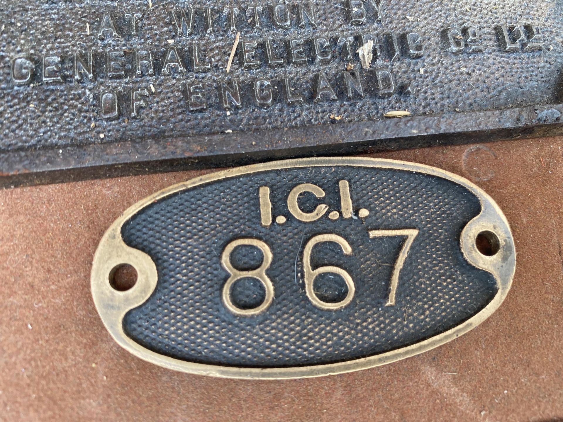 TWO VINTAGE METAL PLAQUES TO INCLUDE ONE BEARING THE INITIALS 'G.E.C' - Image 3 of 4